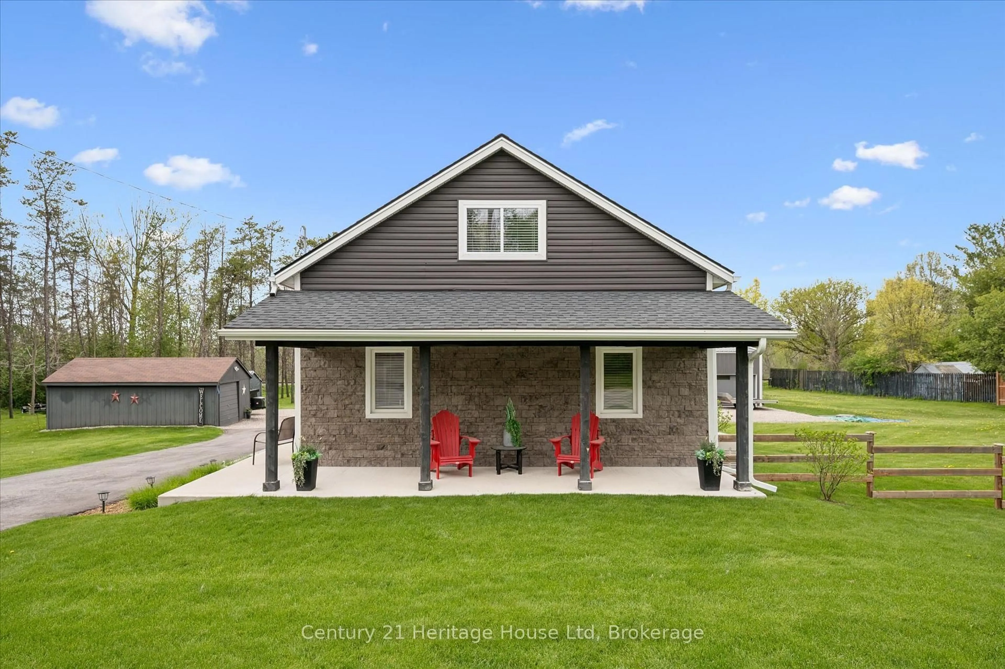 Home with vinyl exterior material, street for 584077 Beachville Rd, South-West Oxford Ontario N5C 3J5
