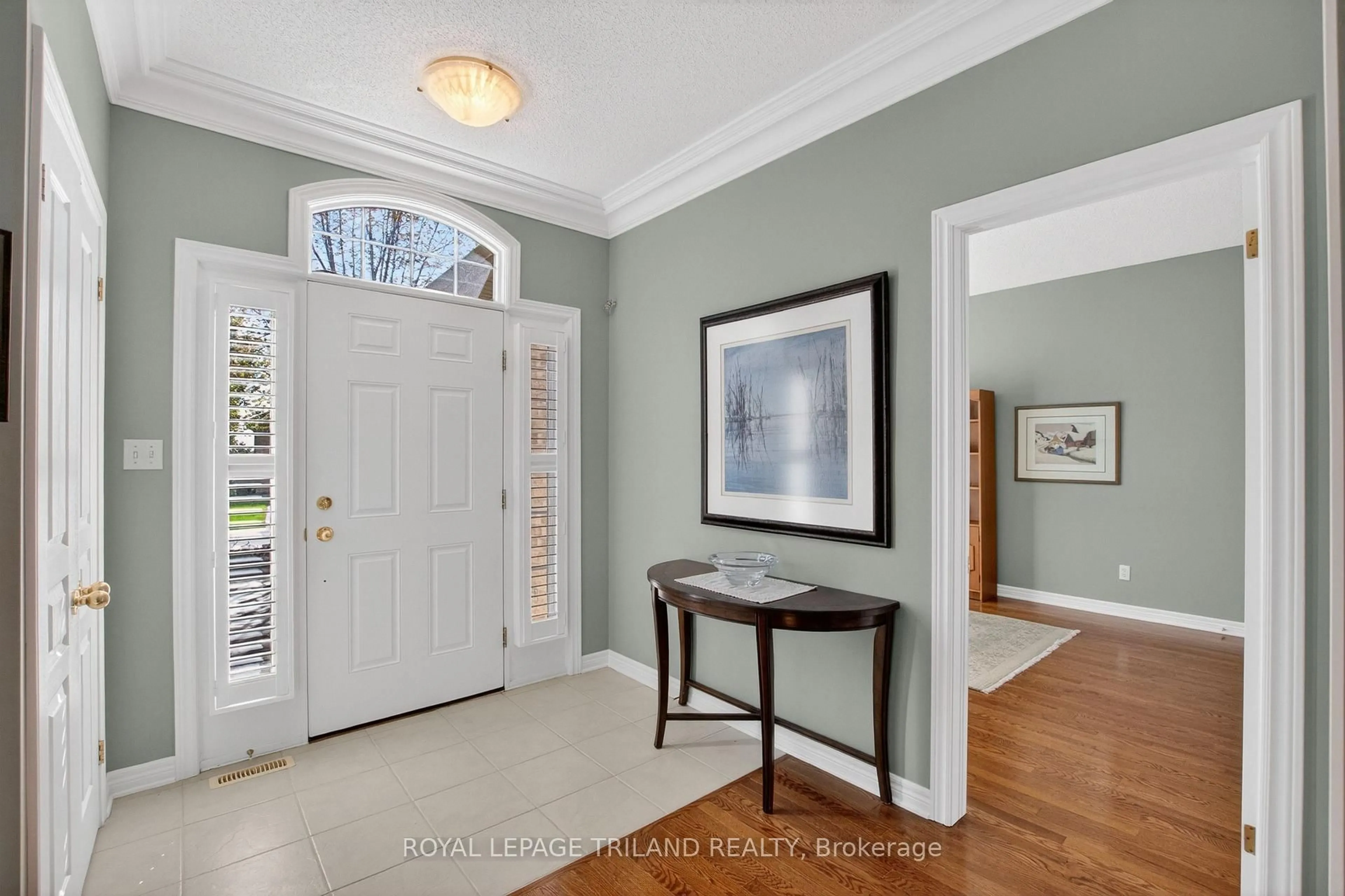 Indoor entryway for 140 McGarrell Dr #14, London North Ontario N6G 5J1
