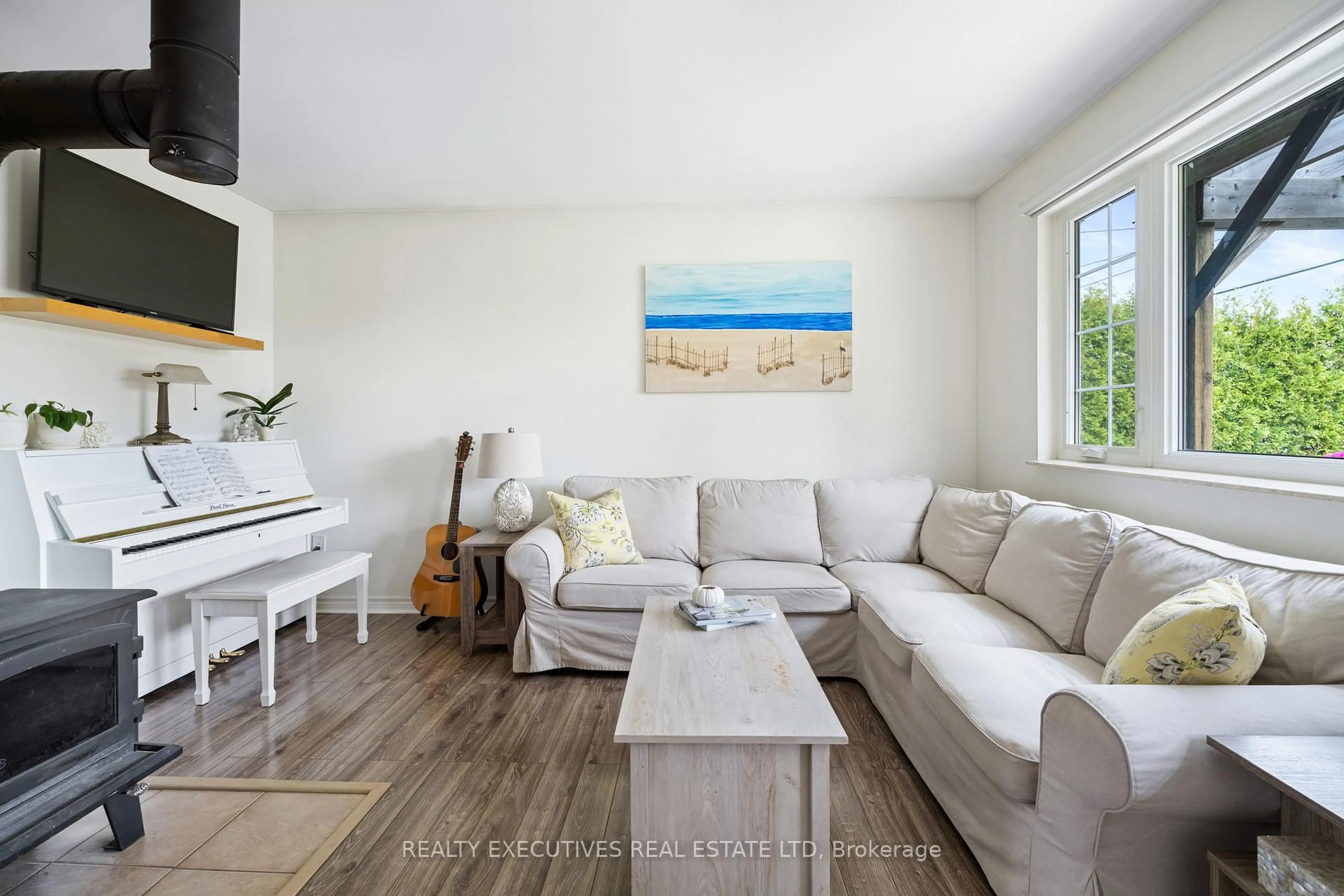 Living room with furniture, unknown for 13035 Riverside Dr, South Dundas Ontario K0C 1X0