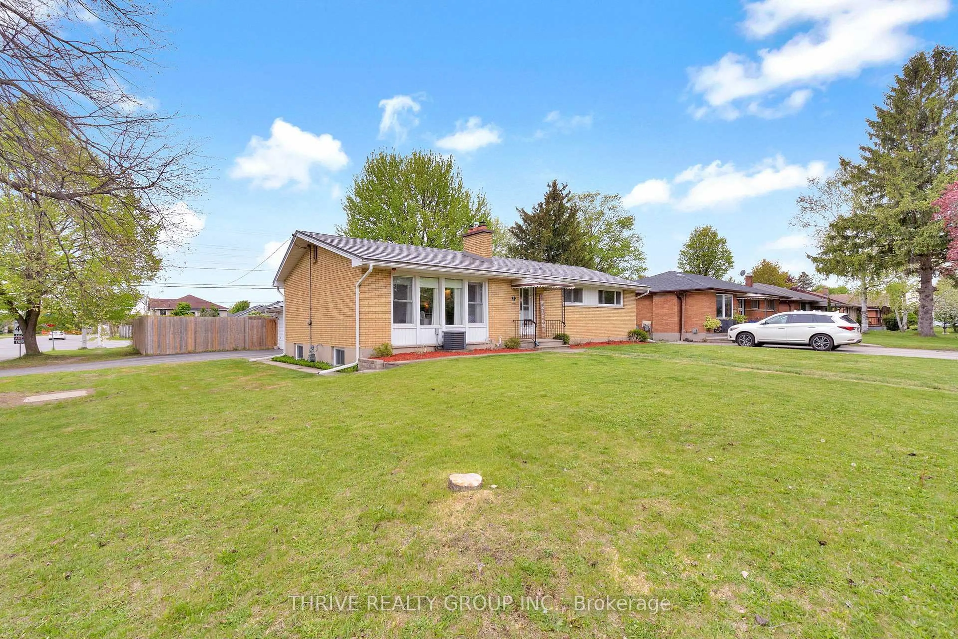 A pic from outside/outdoor area/front of a property/back of a property/a pic from drone, street for 1 Goldwick Cres, London East Ontario N5V 2K9