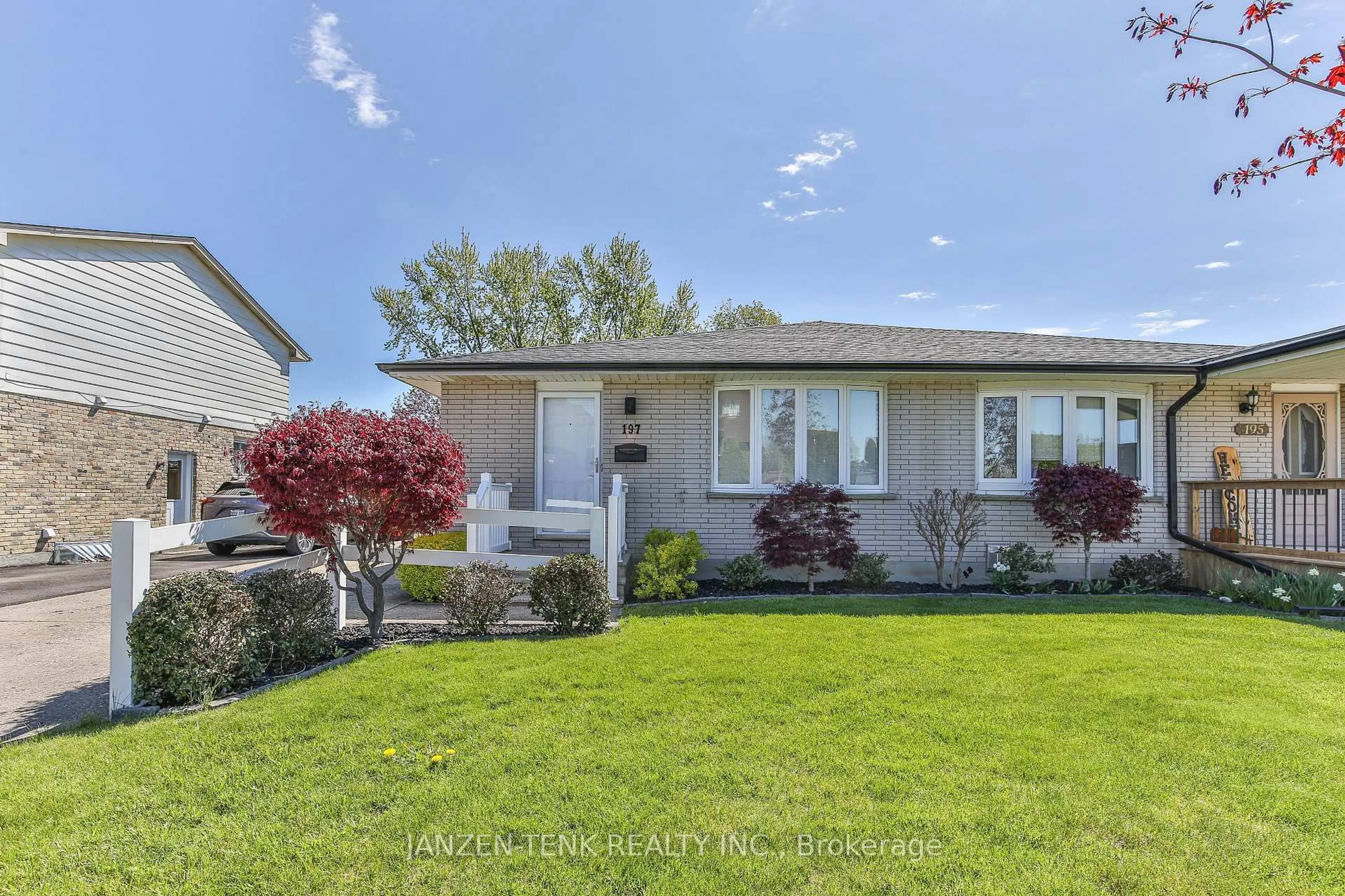Home with vinyl exterior material, street for 197 Highview Dr, St. Thomas Ontario N5R 5H6