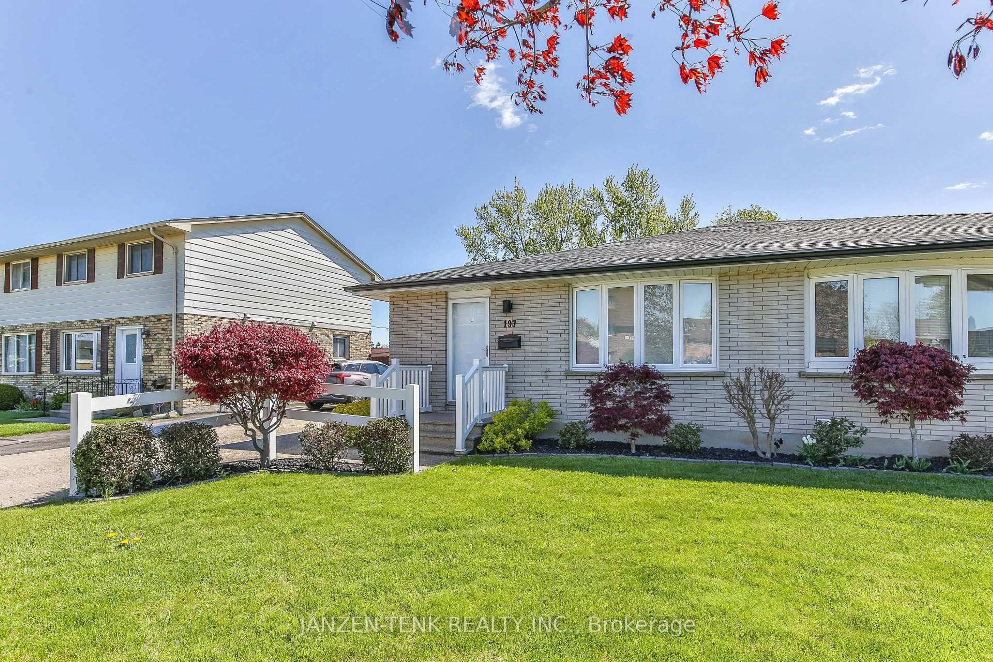 Home with vinyl exterior material, street for 197 Highview Dr, St. Thomas Ontario N5R 5H6