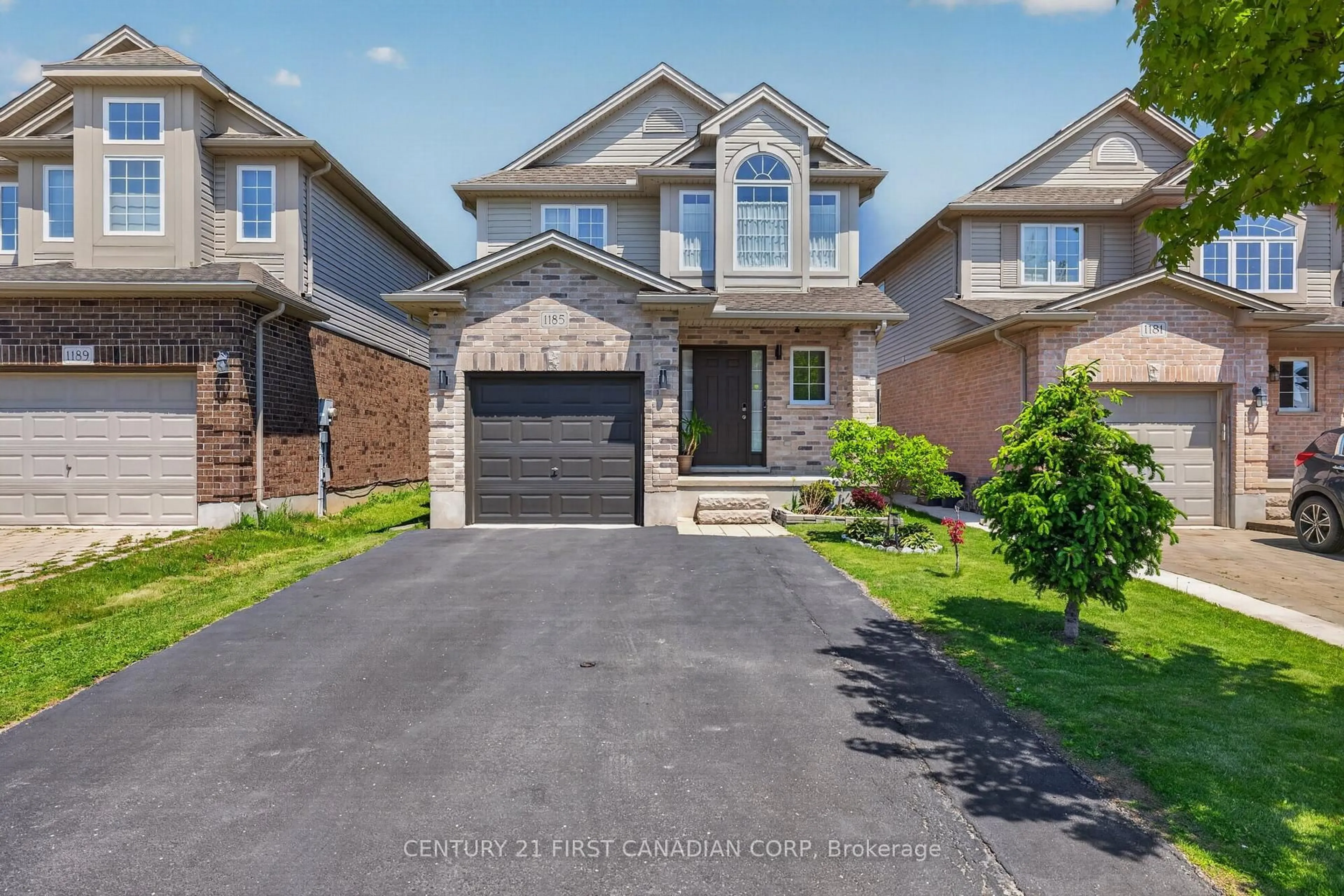A pic from outside/outdoor area/front of a property/back of a property/a pic from drone, street for 1185 Sandbar St, London North Ontario N6G 0G6