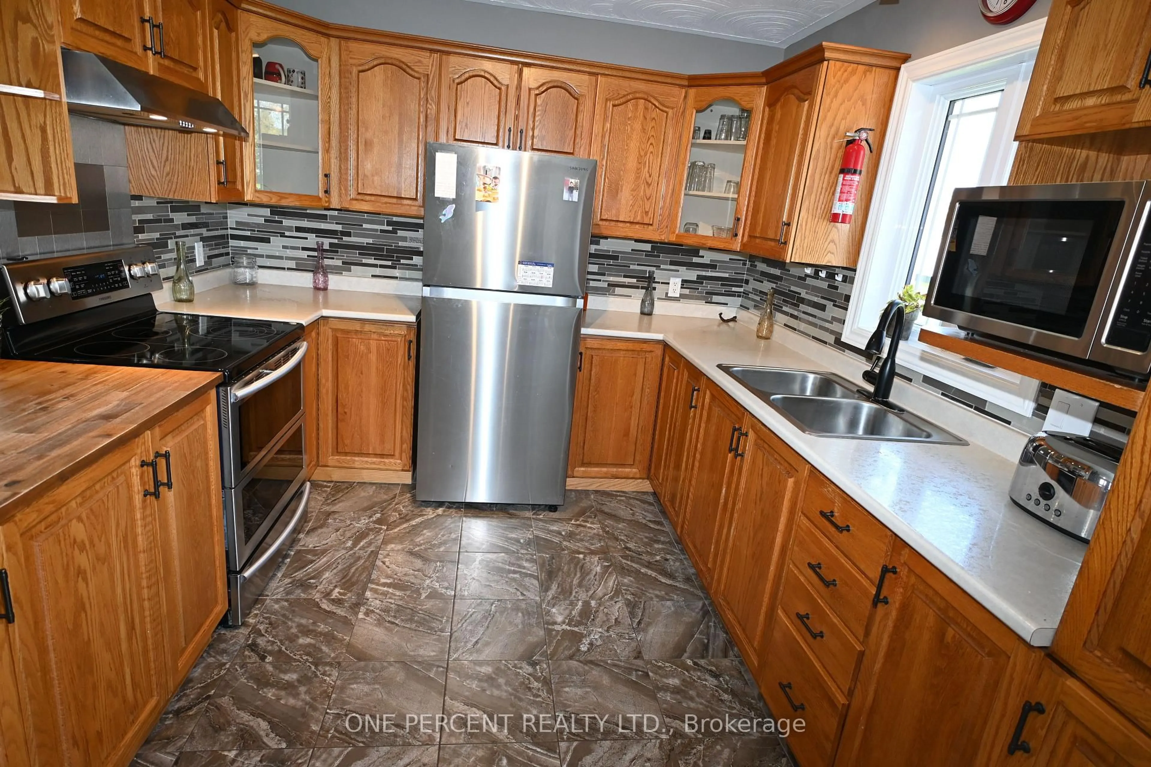 Standard kitchen, ceramic/tile floor for 2010 Rue Du Parc St, Alfred and Plantagenet Ontario K0B 1J0