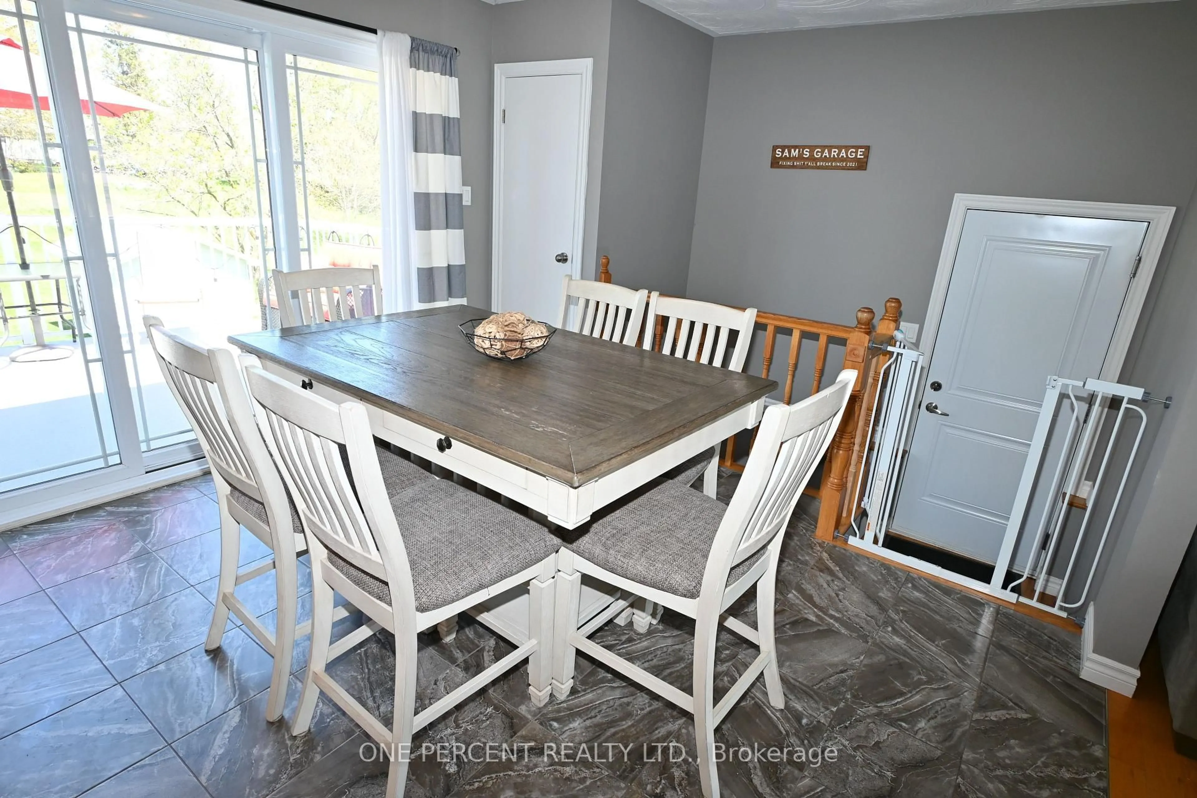 Dining room, unknown for 2010 Rue Du Parc St, Alfred and Plantagenet Ontario K0B 1J0