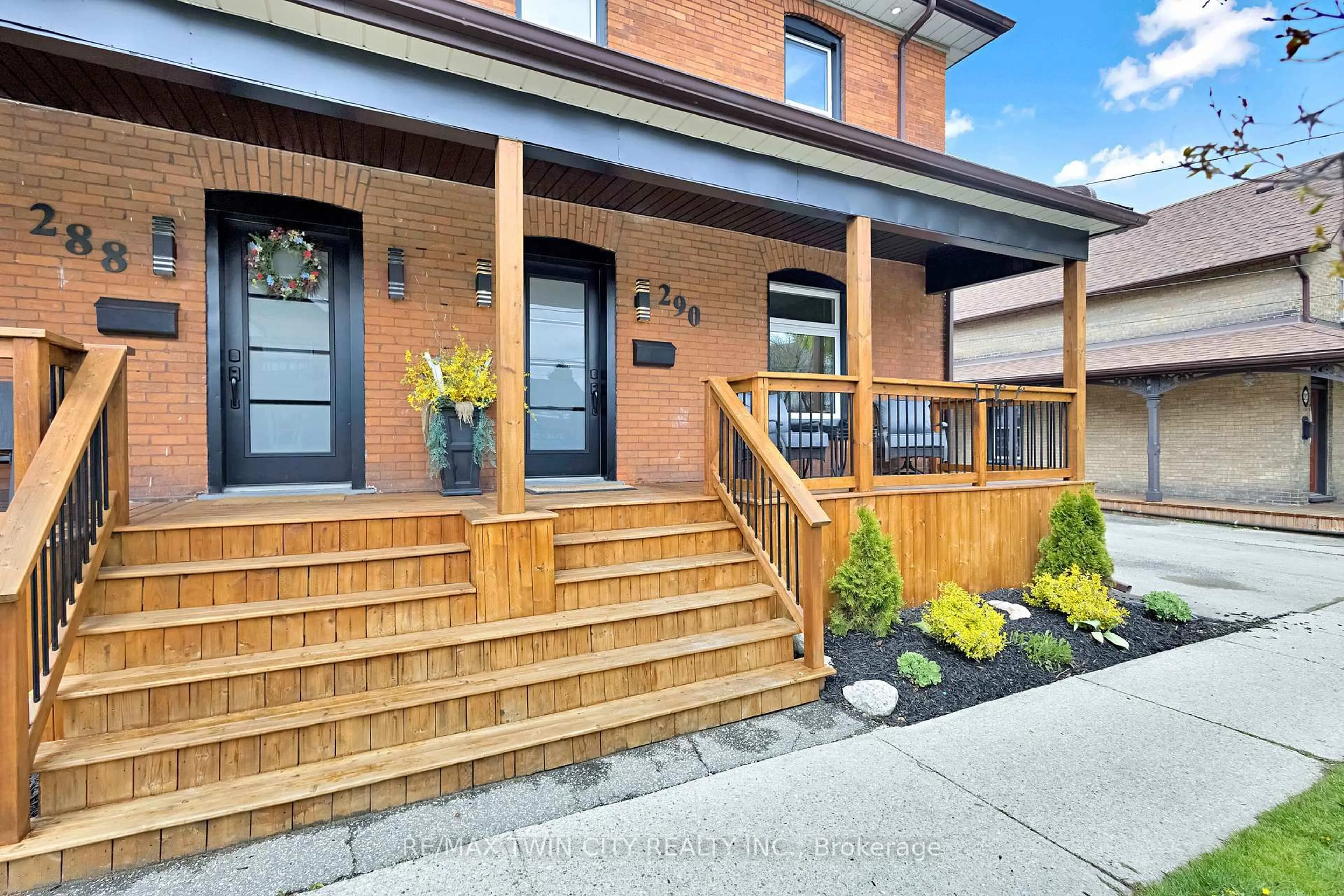 Home with brick exterior material, street for 290 Park Ave, Brantford Ontario N3S 5L1