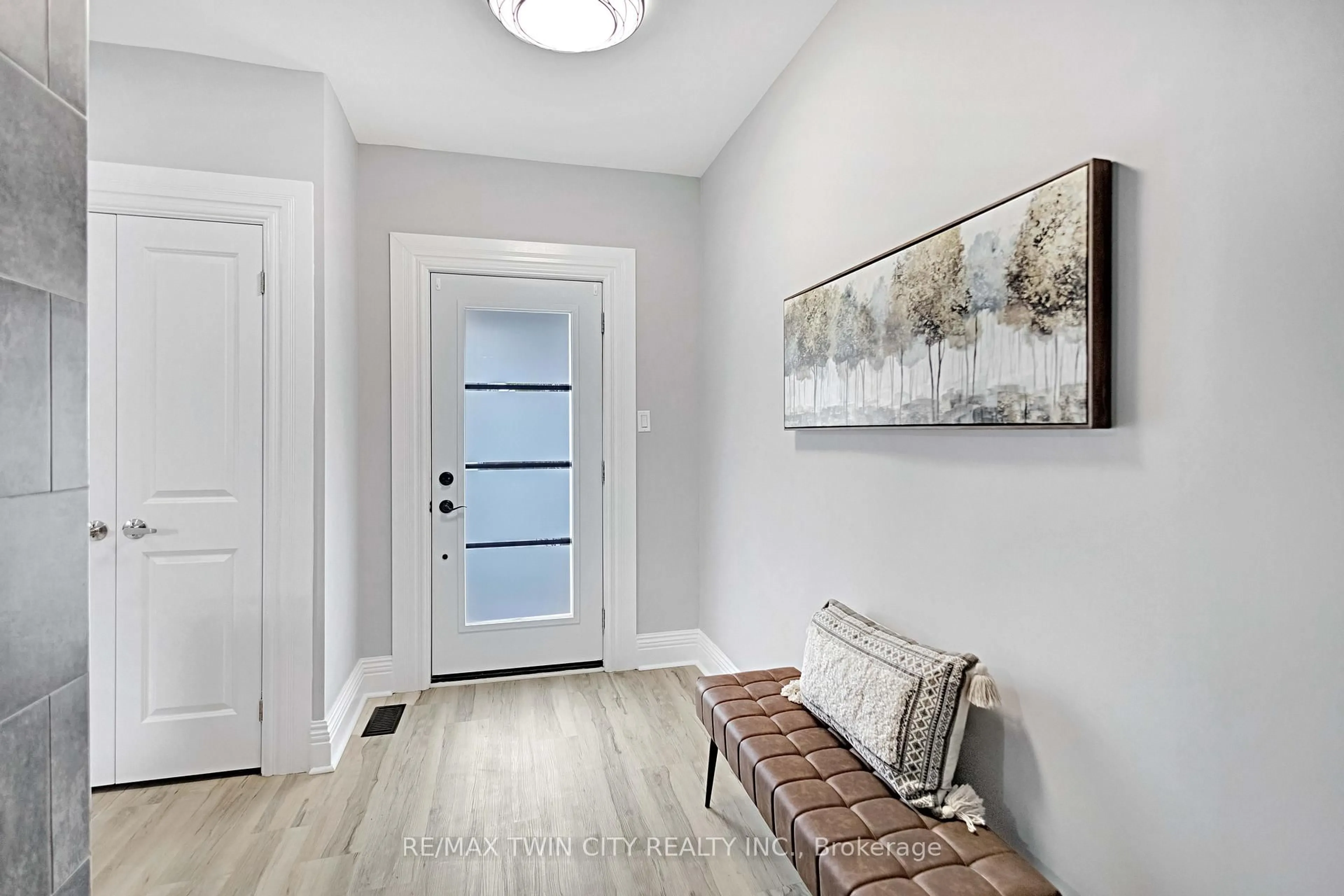 Indoor entryway for 290 Park Ave, Brantford Ontario N3S 5L1