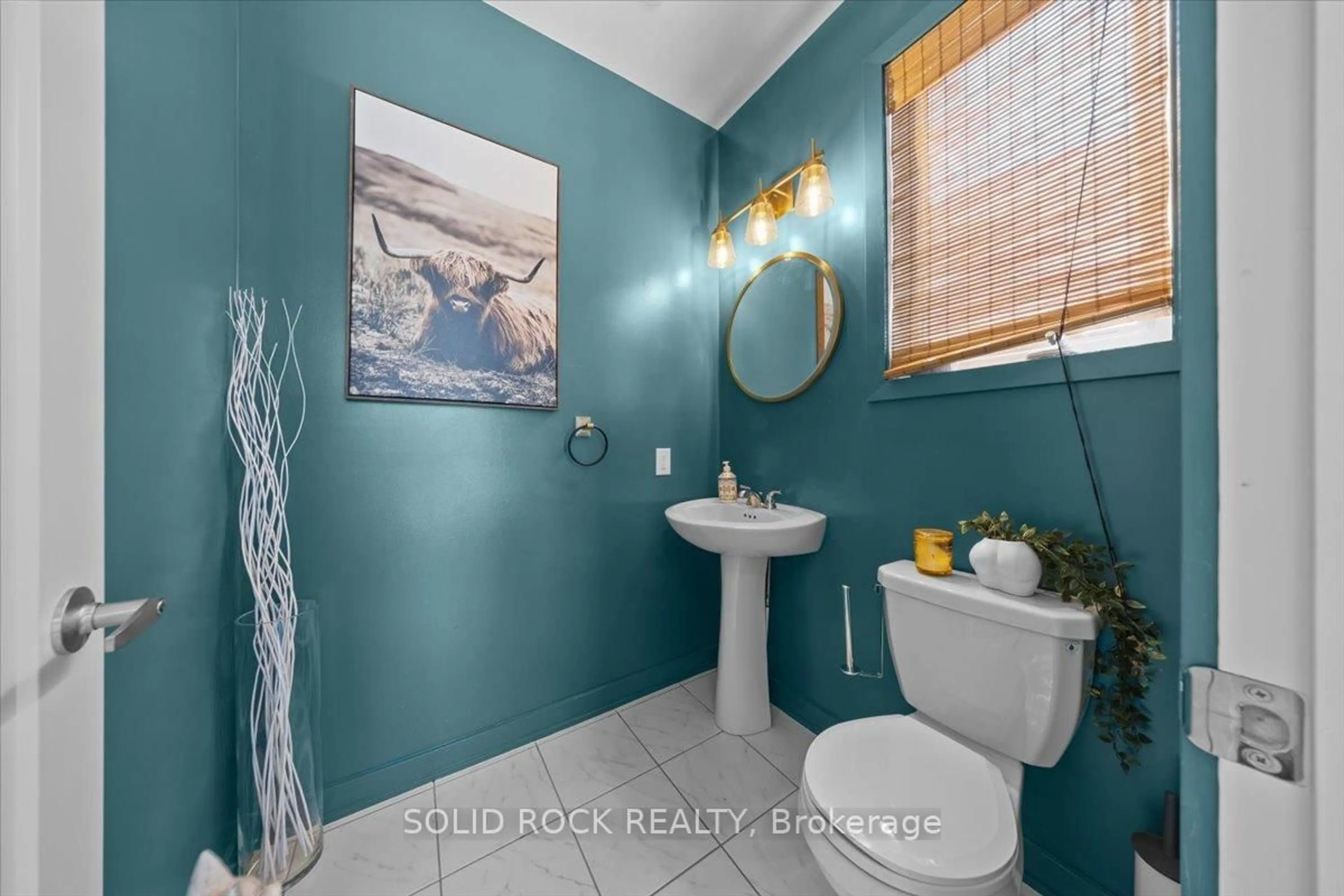 Standard bathroom, ceramic/tile floor for 255 Trailsedge Way, Ottawa Ontario K1W 0E8