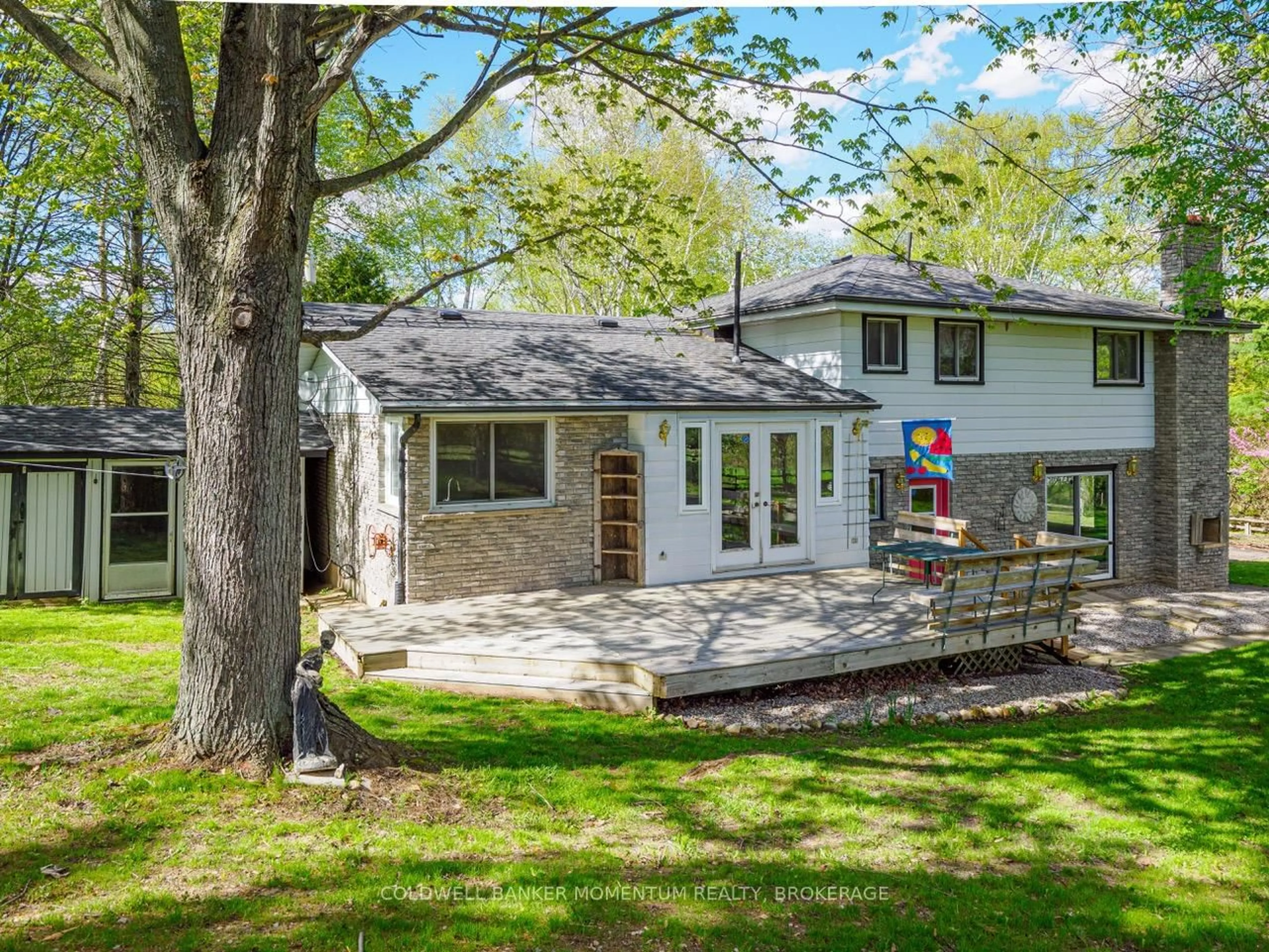 A pic from outside/outdoor area/front of a property/back of a property/a pic from drone, water/lake/river/ocean view for 1018 Conc 14 Townsend Concession, Norfolk Ontario N3Y 4K3