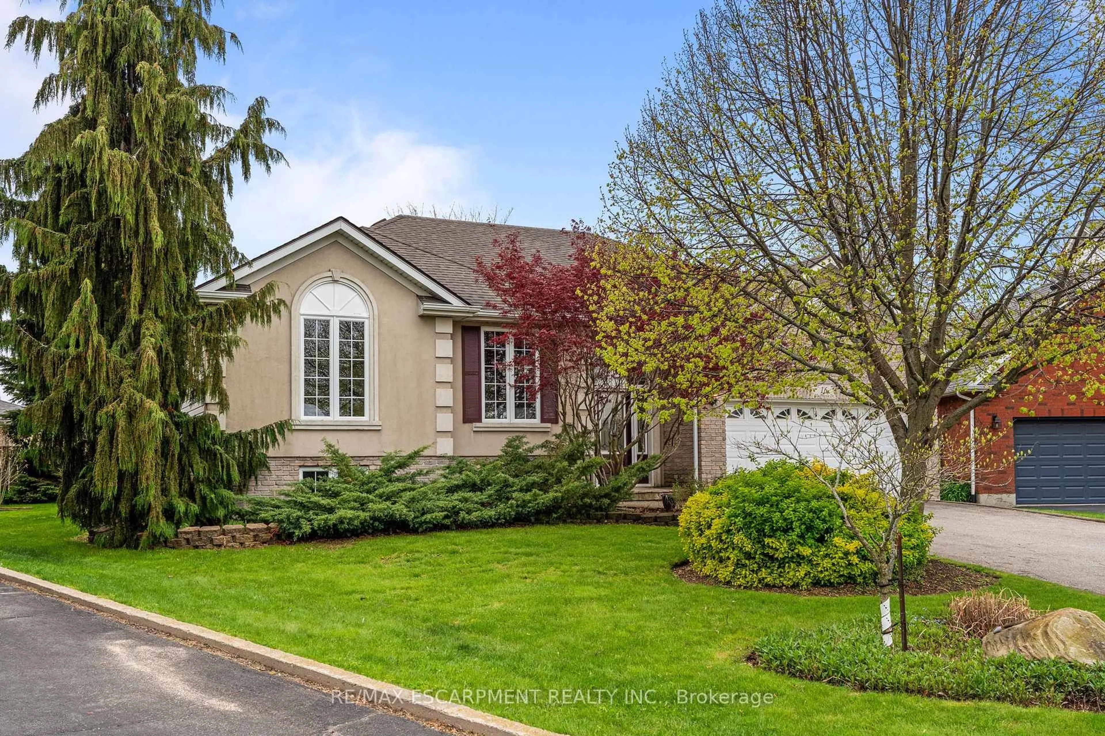 Home with vinyl exterior material, street for 16 Macpherson Dr, Brant Ontario N3L 4B6