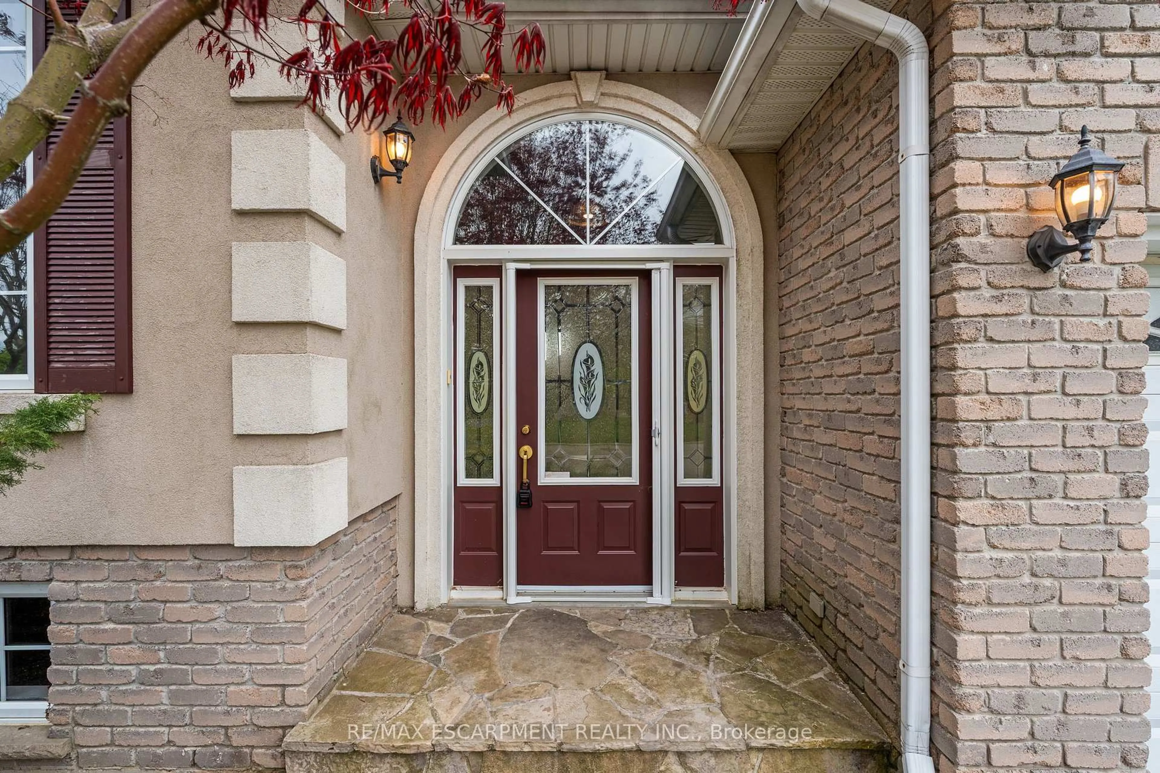 Indoor entryway for 16 Macpherson Dr, Brant Ontario N3L 4B6