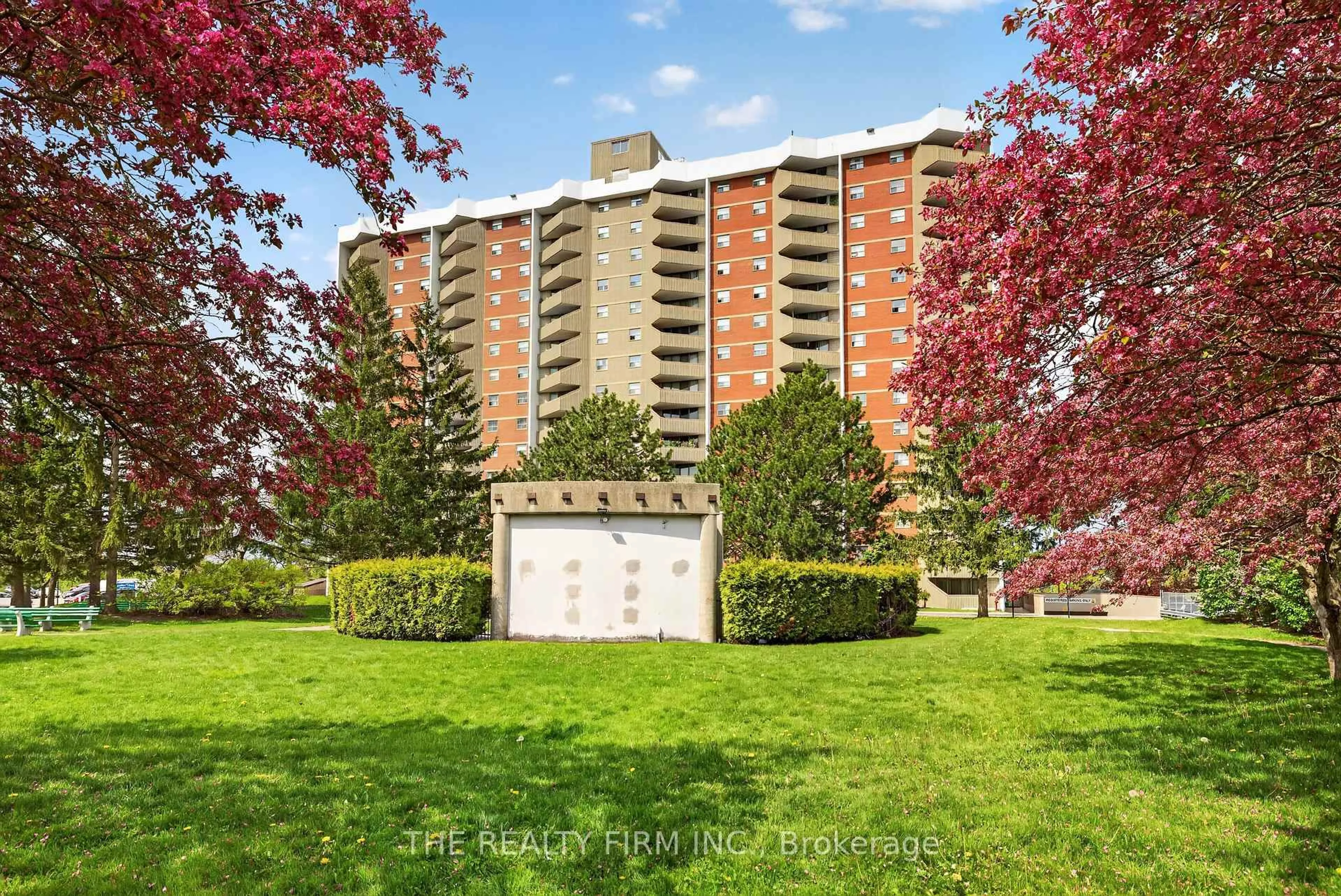 A pic from outside/outdoor area/front of a property/back of a property/a pic from drone, building for 1103 Jalna Blvd #705, London South Ontario N6E 2W8