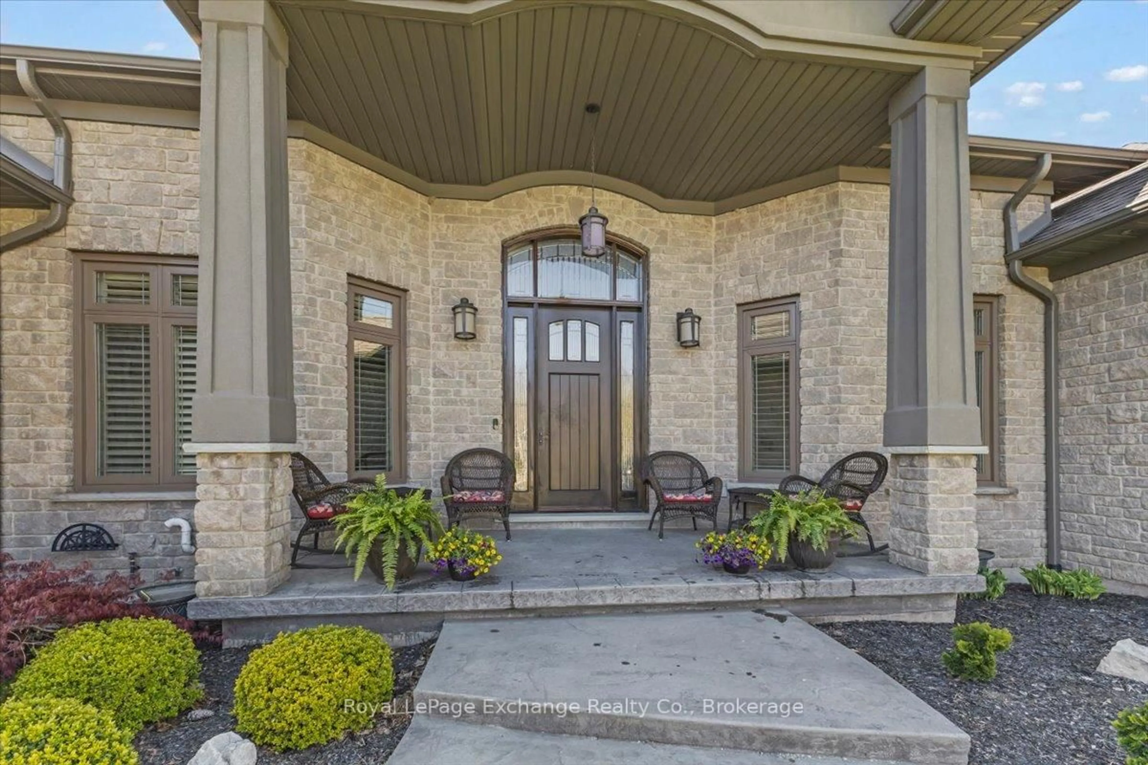 Indoor entryway for 195 Birchwood Ave, Kincardine Ontario N0G 2T0