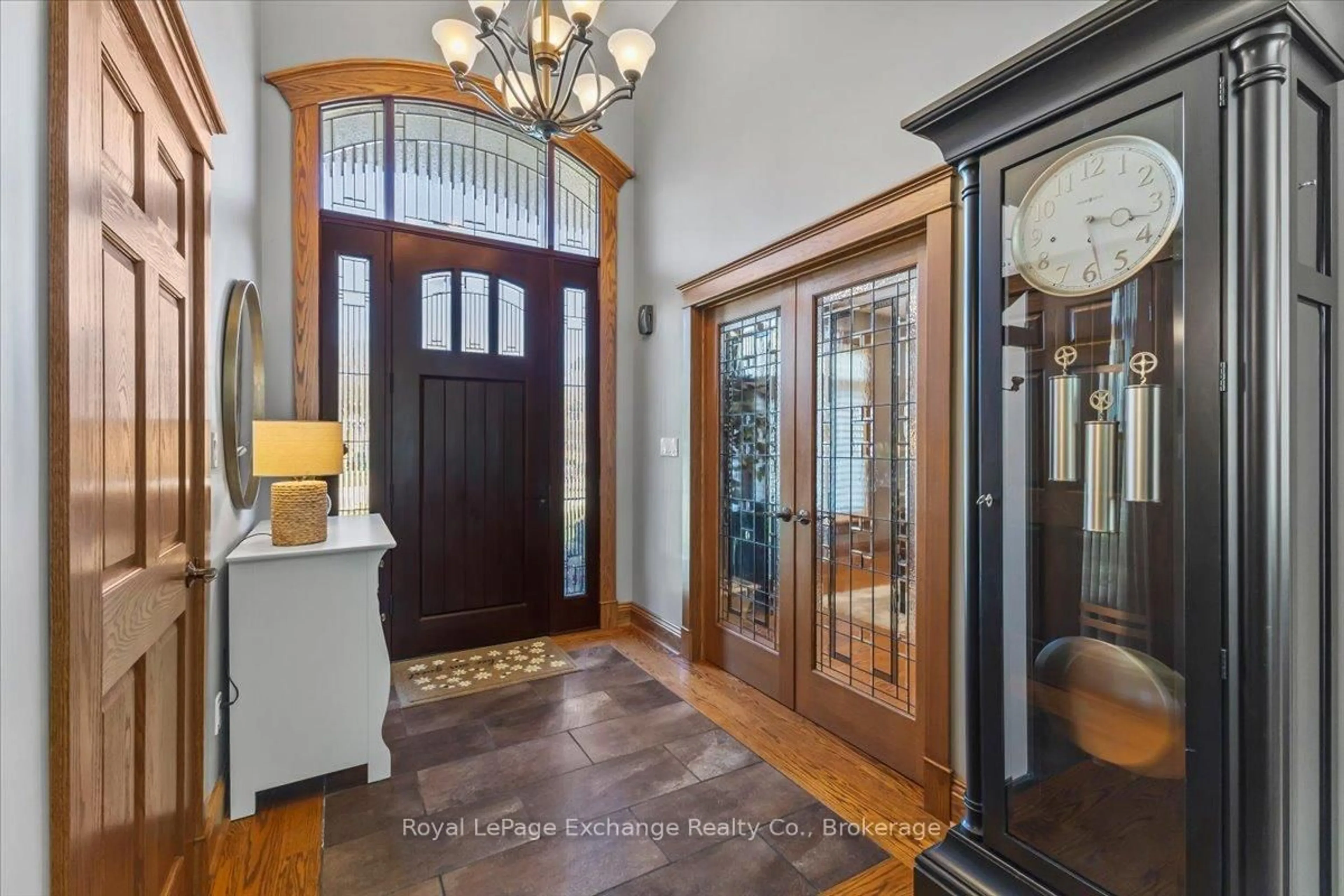 Indoor entryway for 195 Birchwood Ave, Kincardine Ontario N0G 2T0