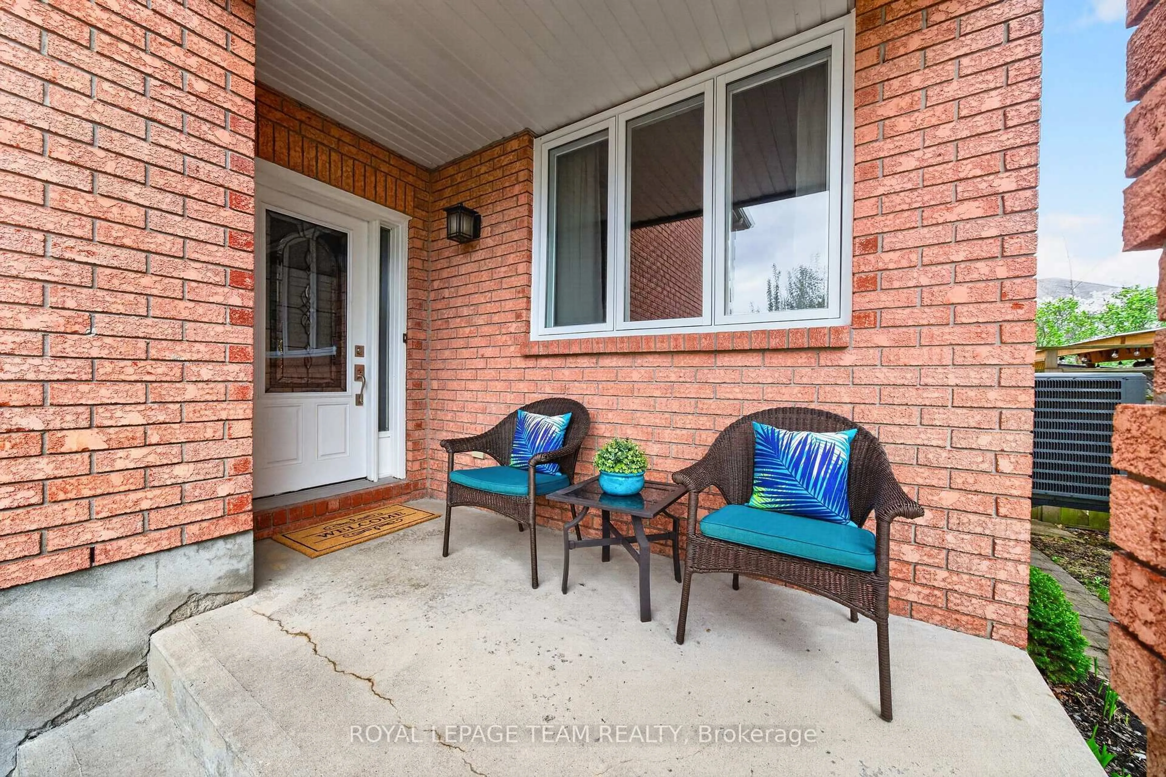 Patio, street for 27 Inwood Dr, Ottawa Ontario K2M 1Z5
