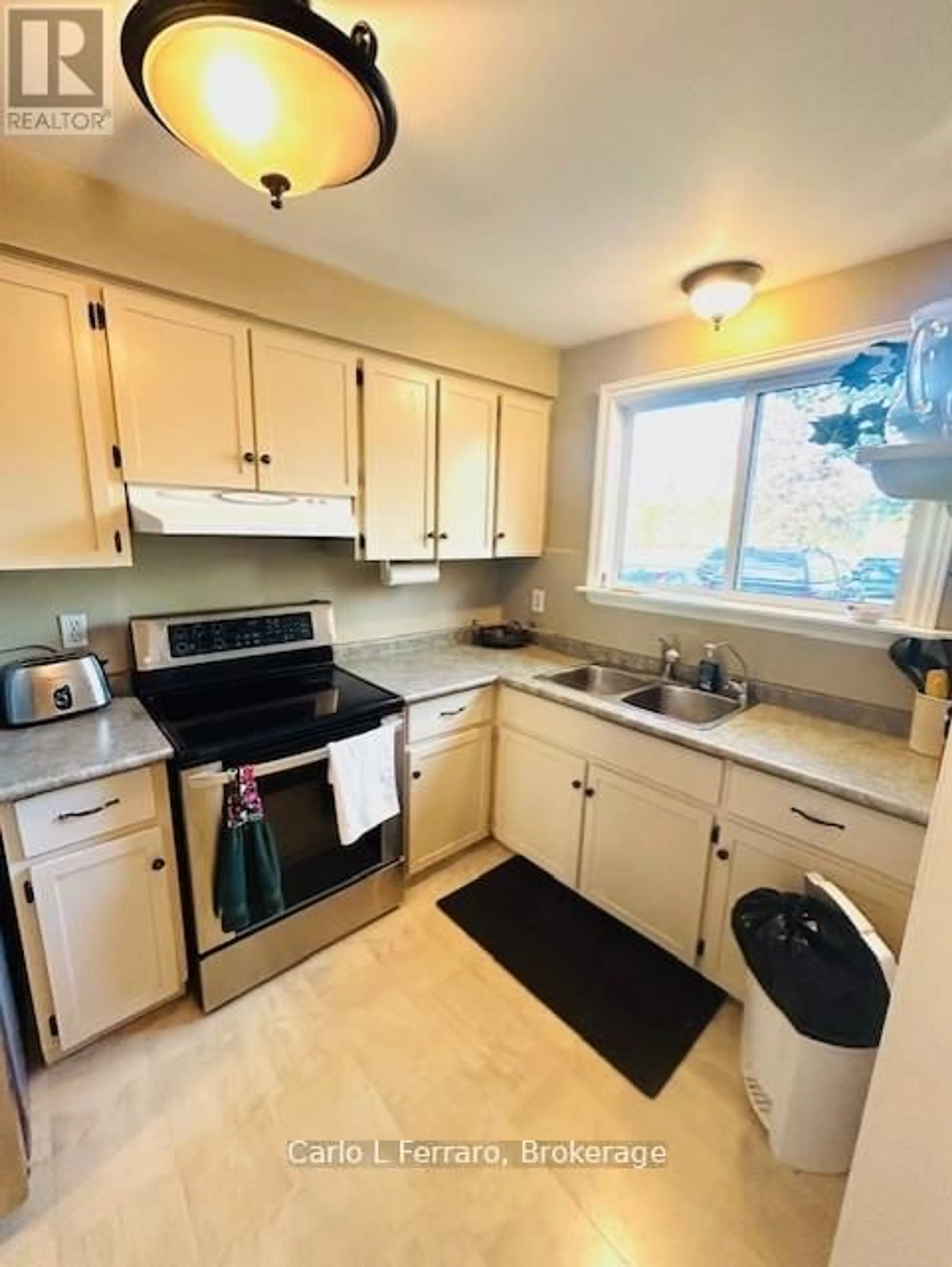 Standard kitchen, ceramic/tile floor for 20-41 Rhonda Rd, Guelph Ontario N1H 6H1