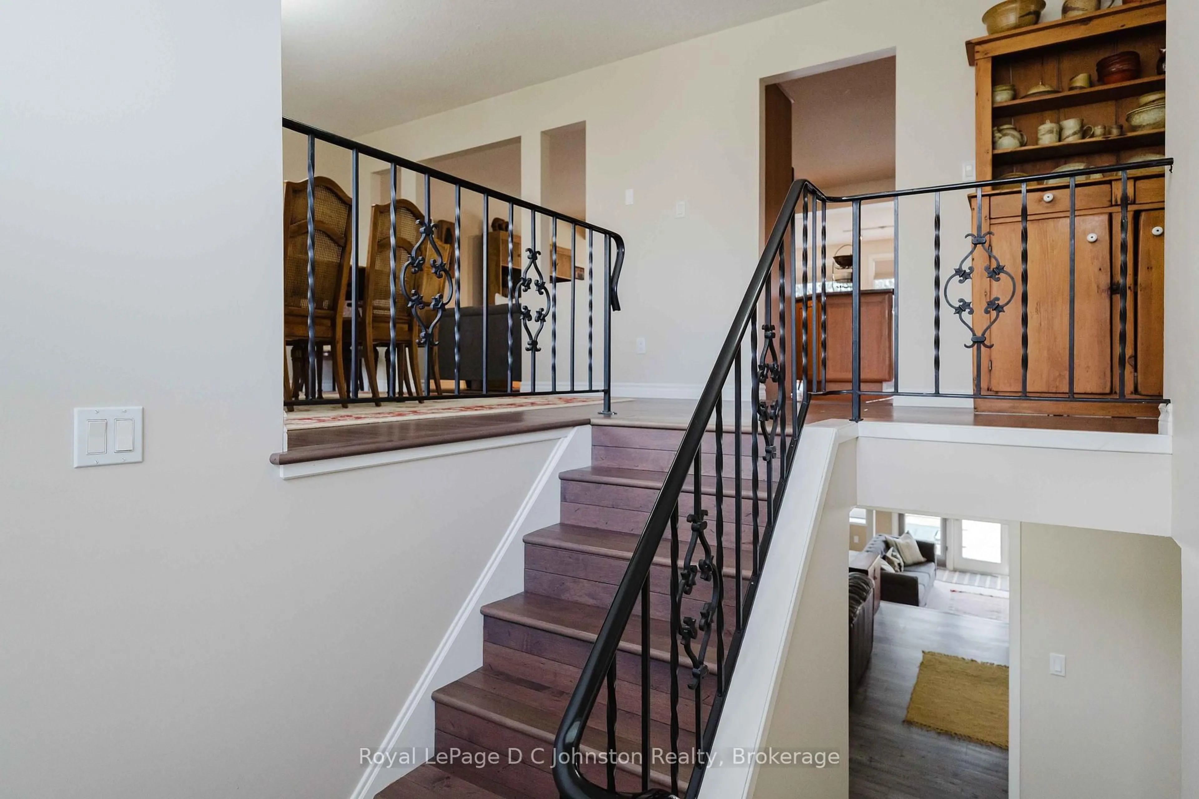 Indoor foyer for 343 Maple Dr, Saugeen Shores Ontario N0H 2C4