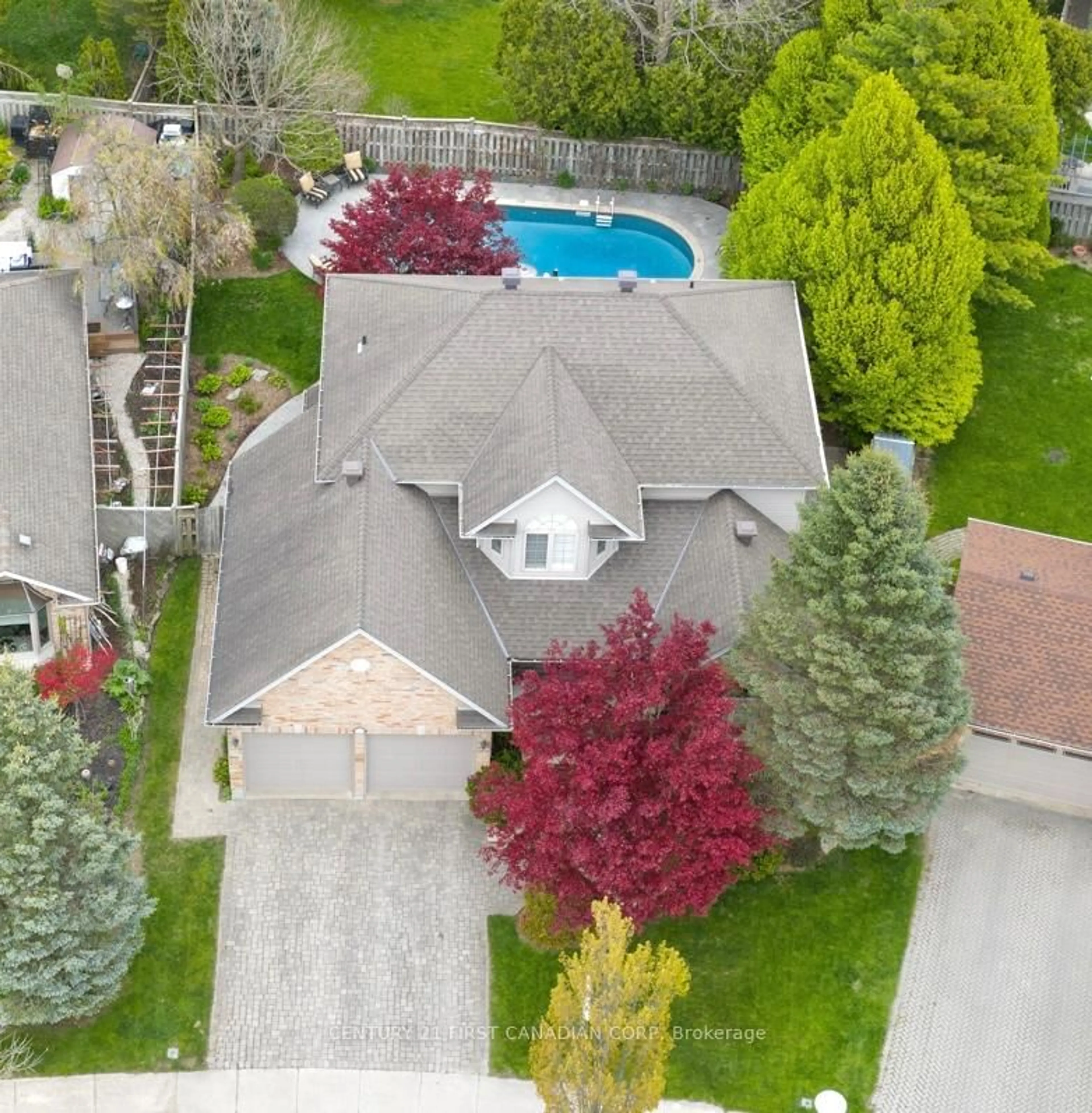 A pic from outside/outdoor area/front of a property/back of a property/a pic from drone, street for 10 Bassenthwaite Cres, London North Ontario N6G 4V5