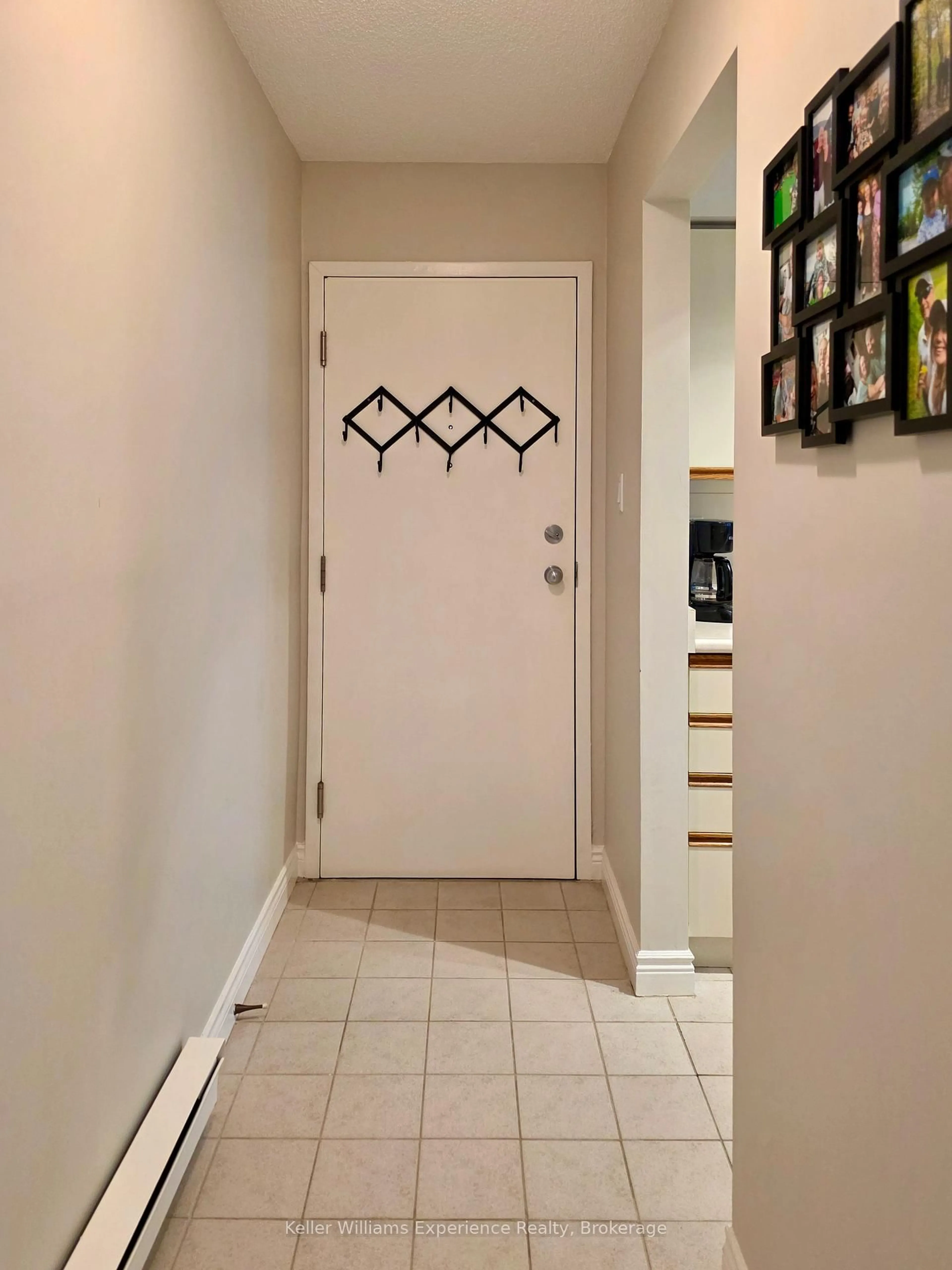 Indoor entryway for 657 Cedar Lane #202A, Bracebridge Ontario P1L 1P1