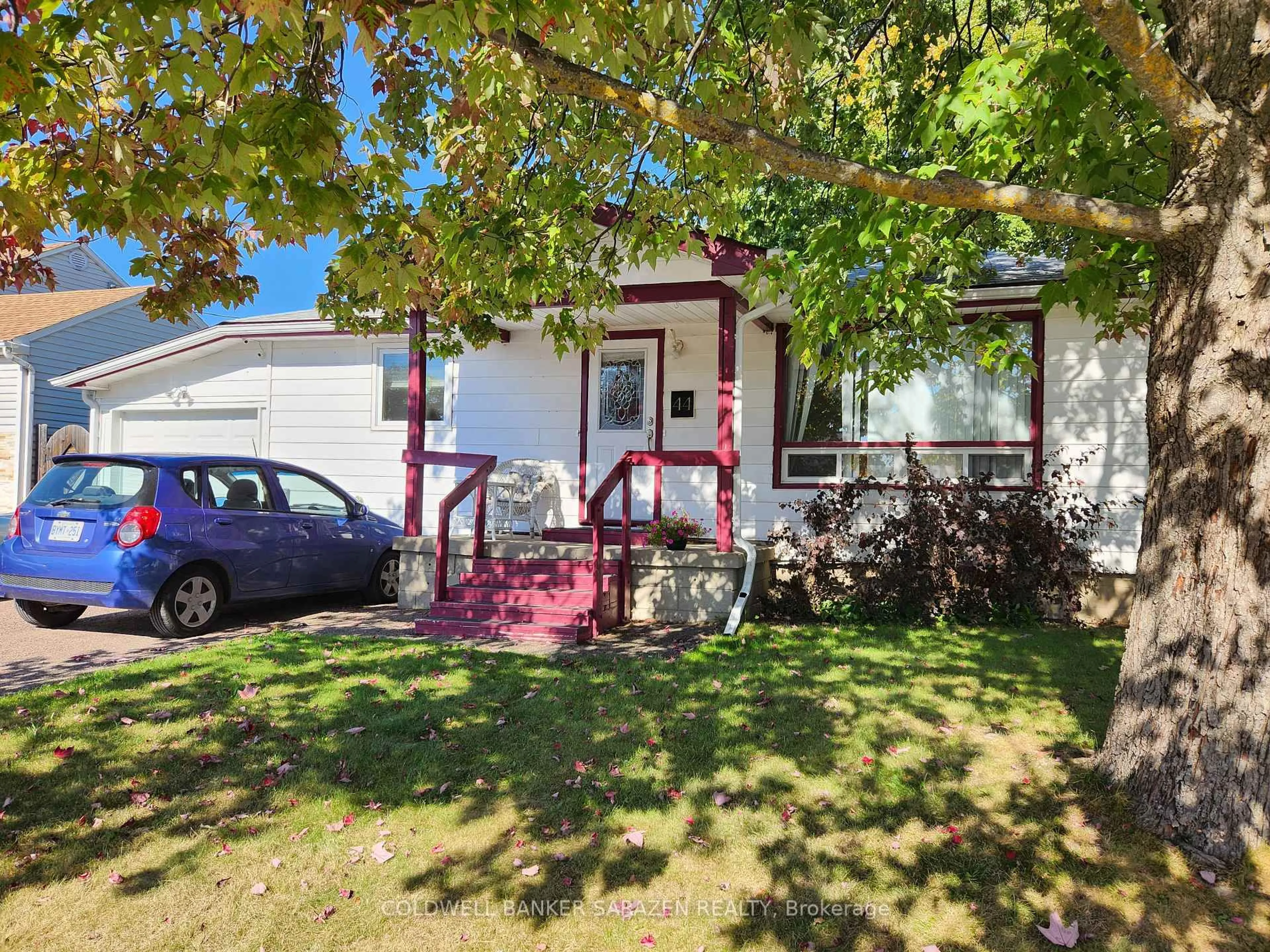 A pic from outside/outdoor area/front of a property/back of a property/a pic from drone, street for 44 THIRD Ave, Arnprior Ontario K7S 1Y5