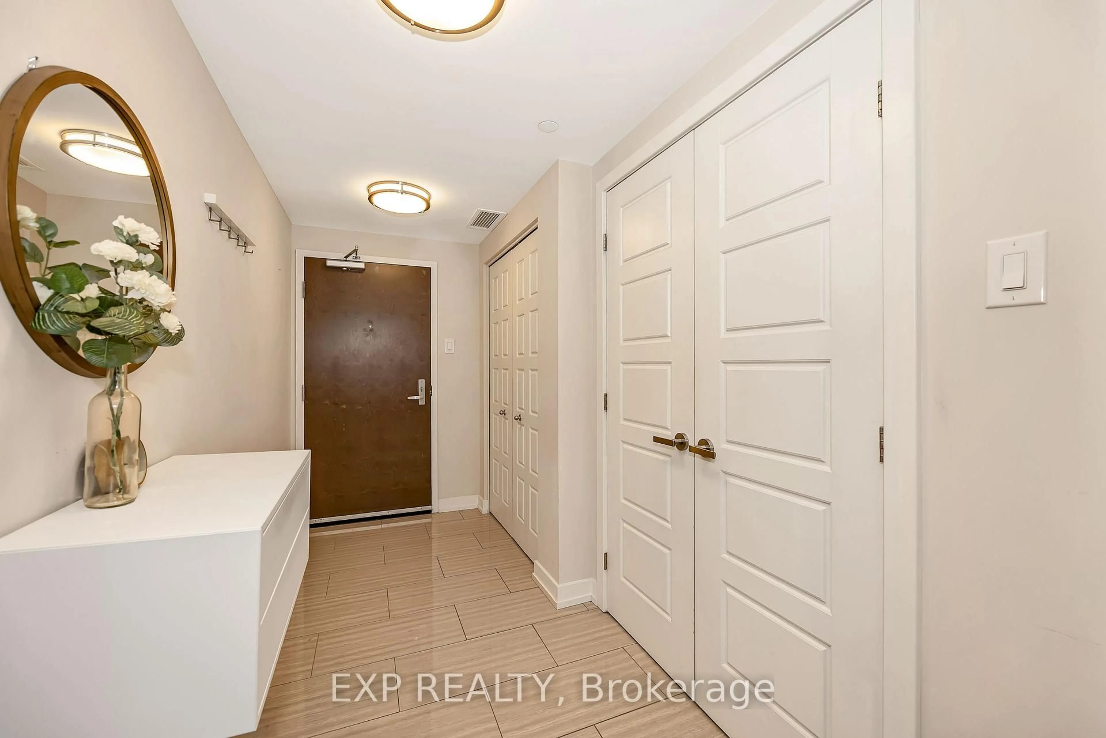 Indoor entryway for 316 Bruyere St #410, Ottawa Ontario K1N 0C3