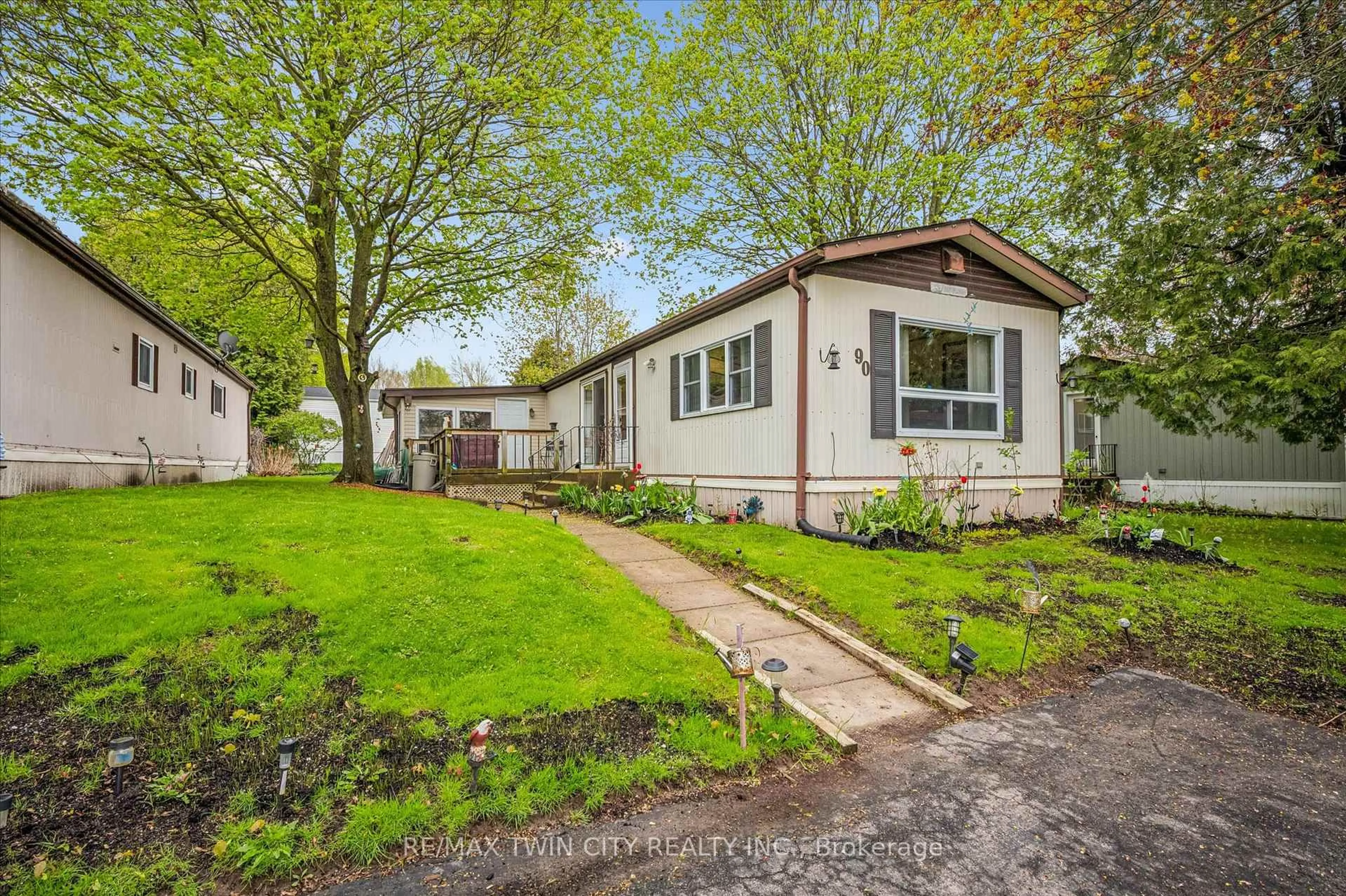 Home with vinyl exterior material, street for 1294 8th Concession Rd, Hamilton Ontario N0B 2J0