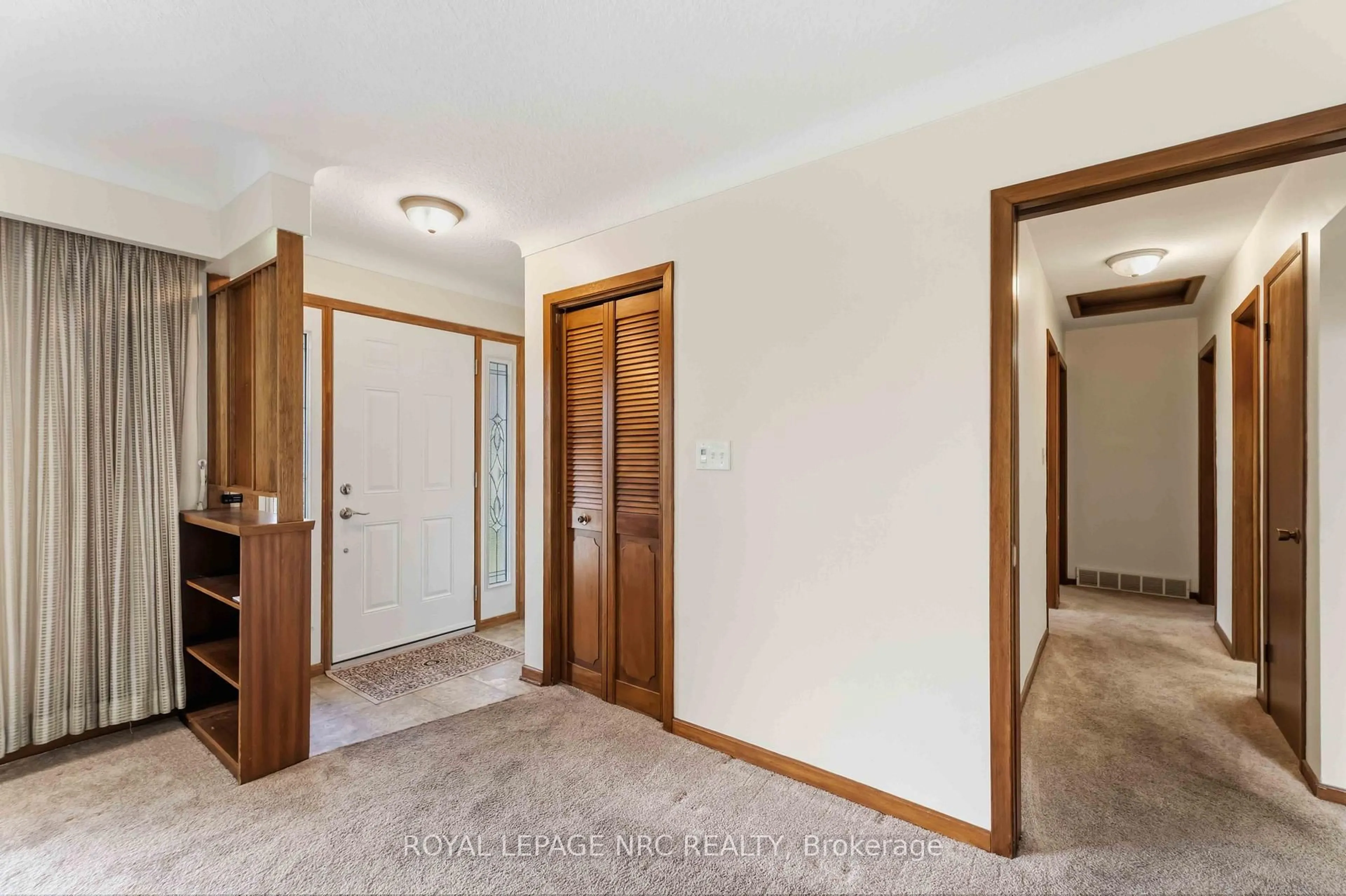 Indoor entryway for 4271 13th St, Lincoln Ontario L0R 1S0