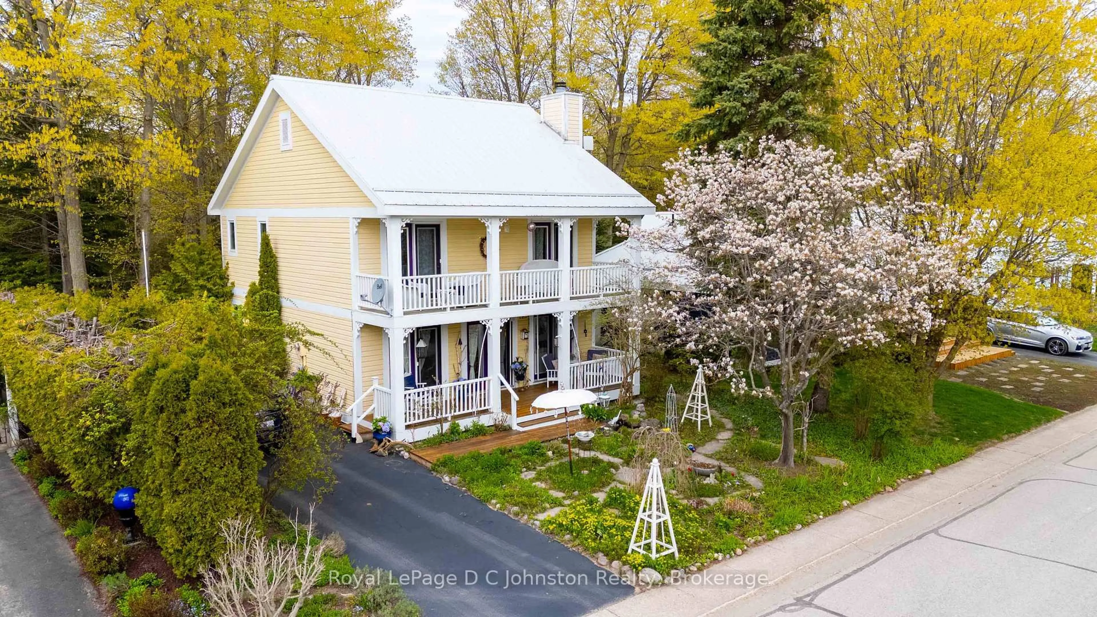 A pic from outside/outdoor area/front of a property/back of a property/a pic from drone, street for 383 McNabb St #Unit 123, Saugeen Shores Ontario N0H 2L0