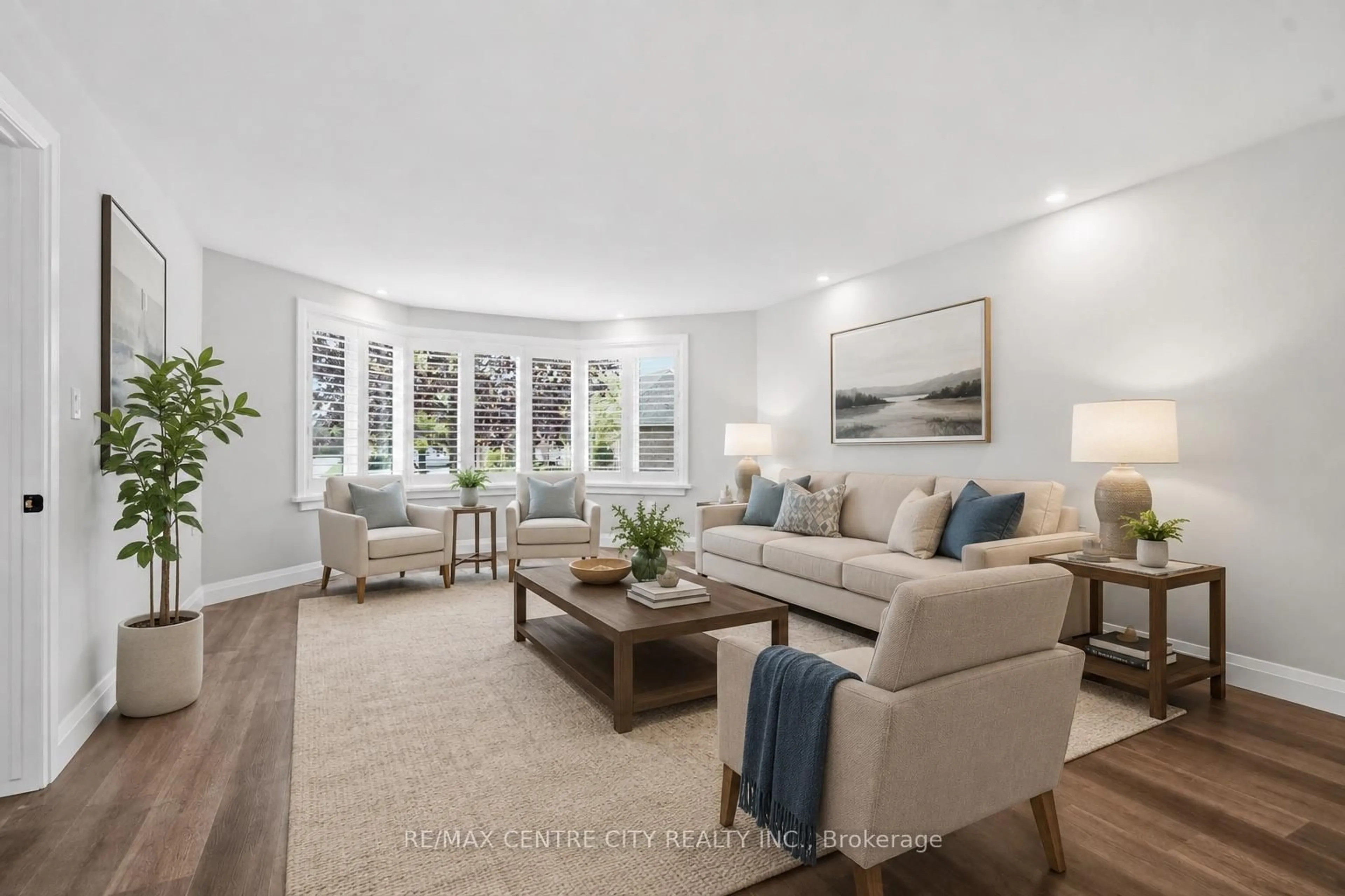 Living room with furniture, unknown for 22 Ilderbrook Circ, Middlesex Centre Ontario N0M 2A0