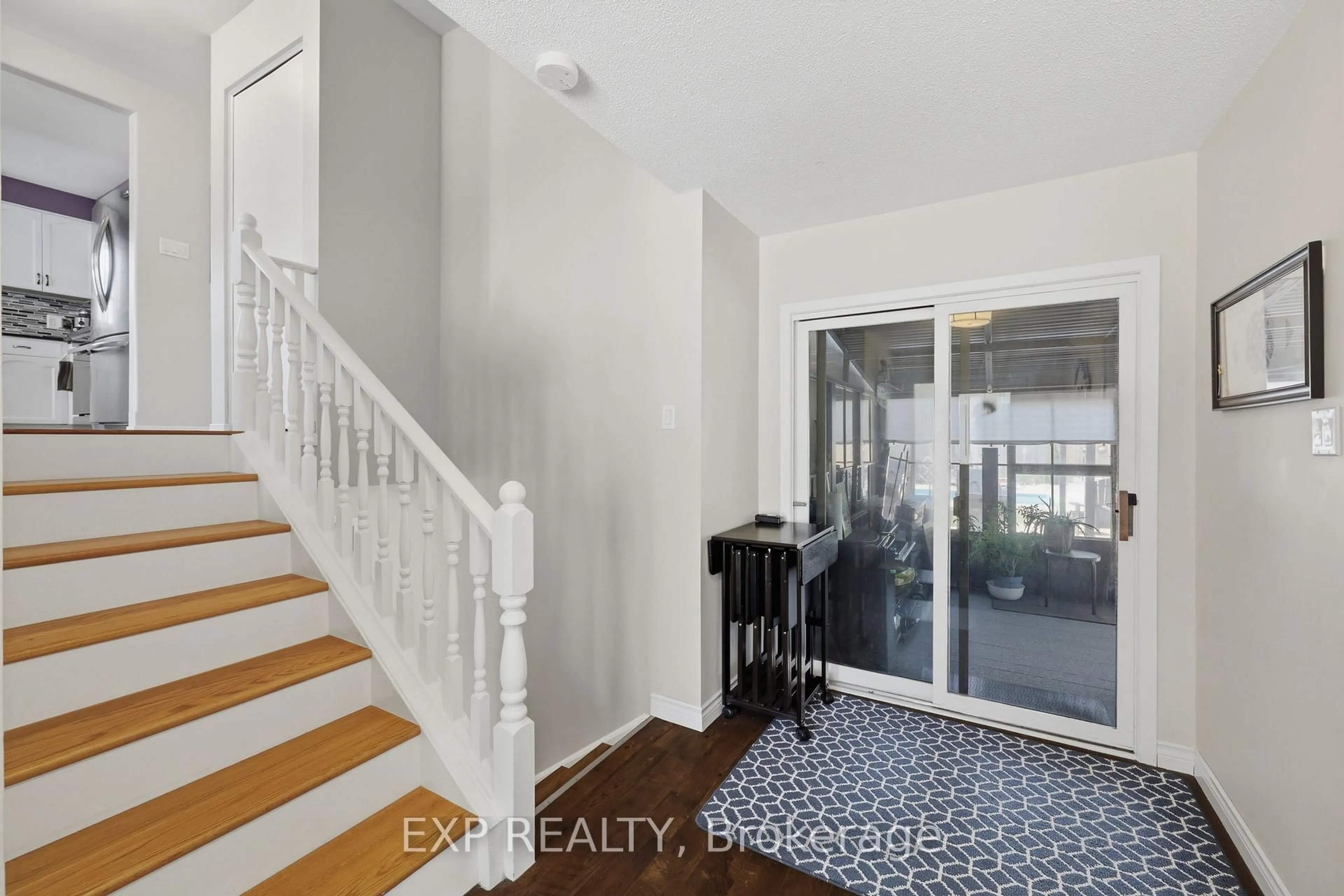 Indoor entryway for 271 Anne St, West Elgin Ontario N0L 2P0