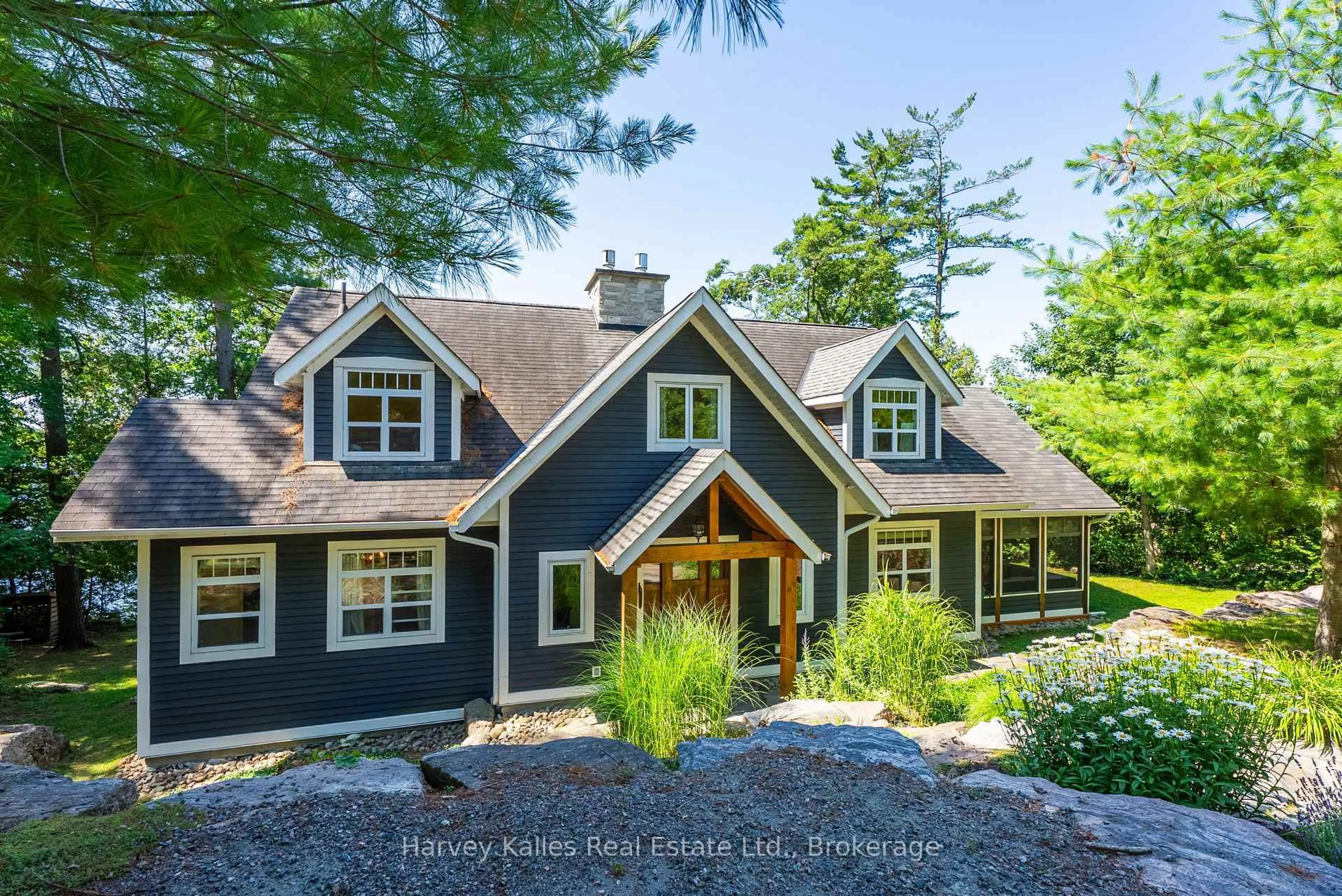 Home with vinyl exterior material, unknown for 1190 Parkers Point Rd, Gravenhurst Ontario P1P 1R2