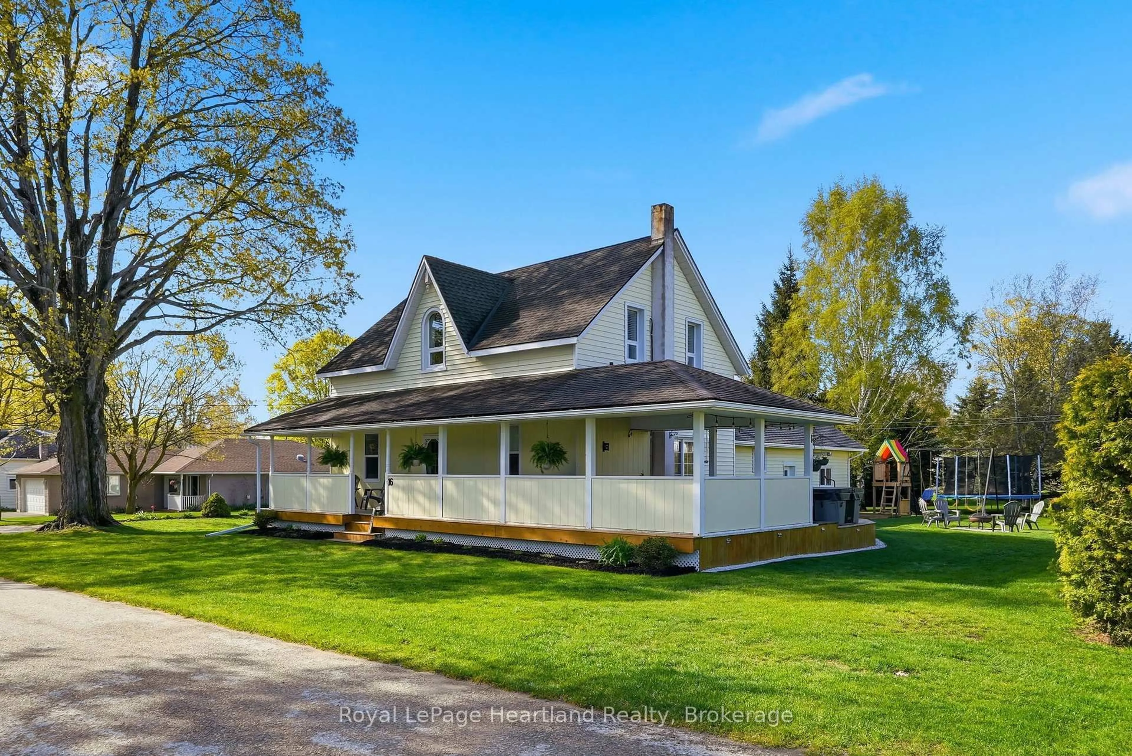Home with vinyl exterior material, street for 16 King St, Huron East Ontario N0G 1H0