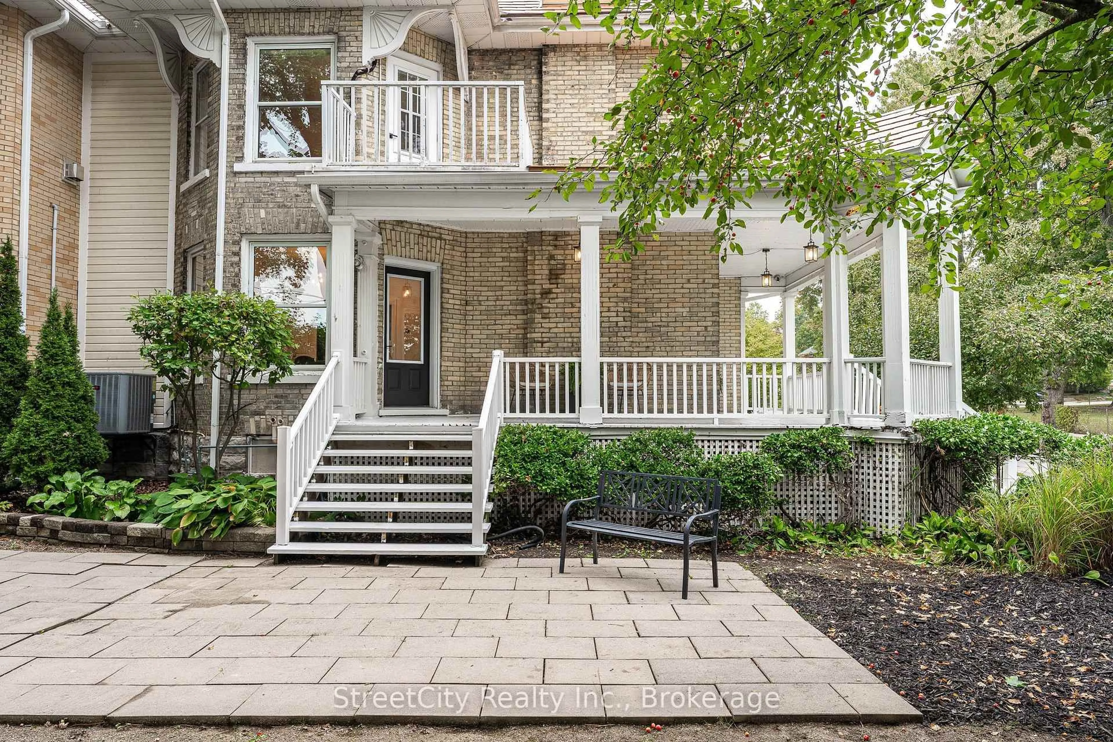 Unknown for 18 Waterloo St, Stratford Ontario N5A 5H5