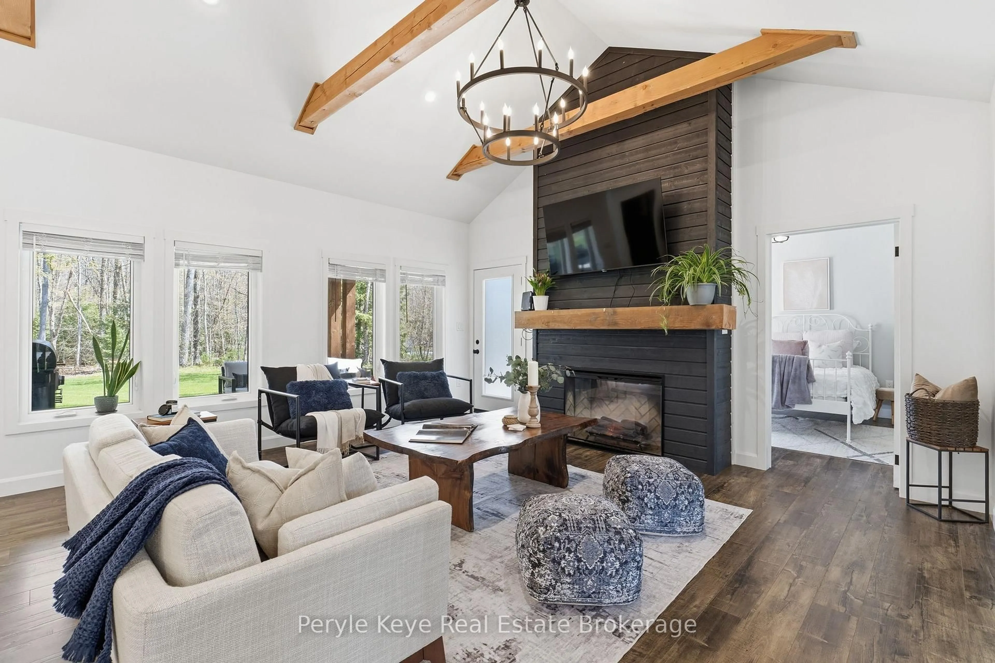 Living room with furniture, unknown for 1056 Xavier St, Gravenhurst Ontario P0E 1G0