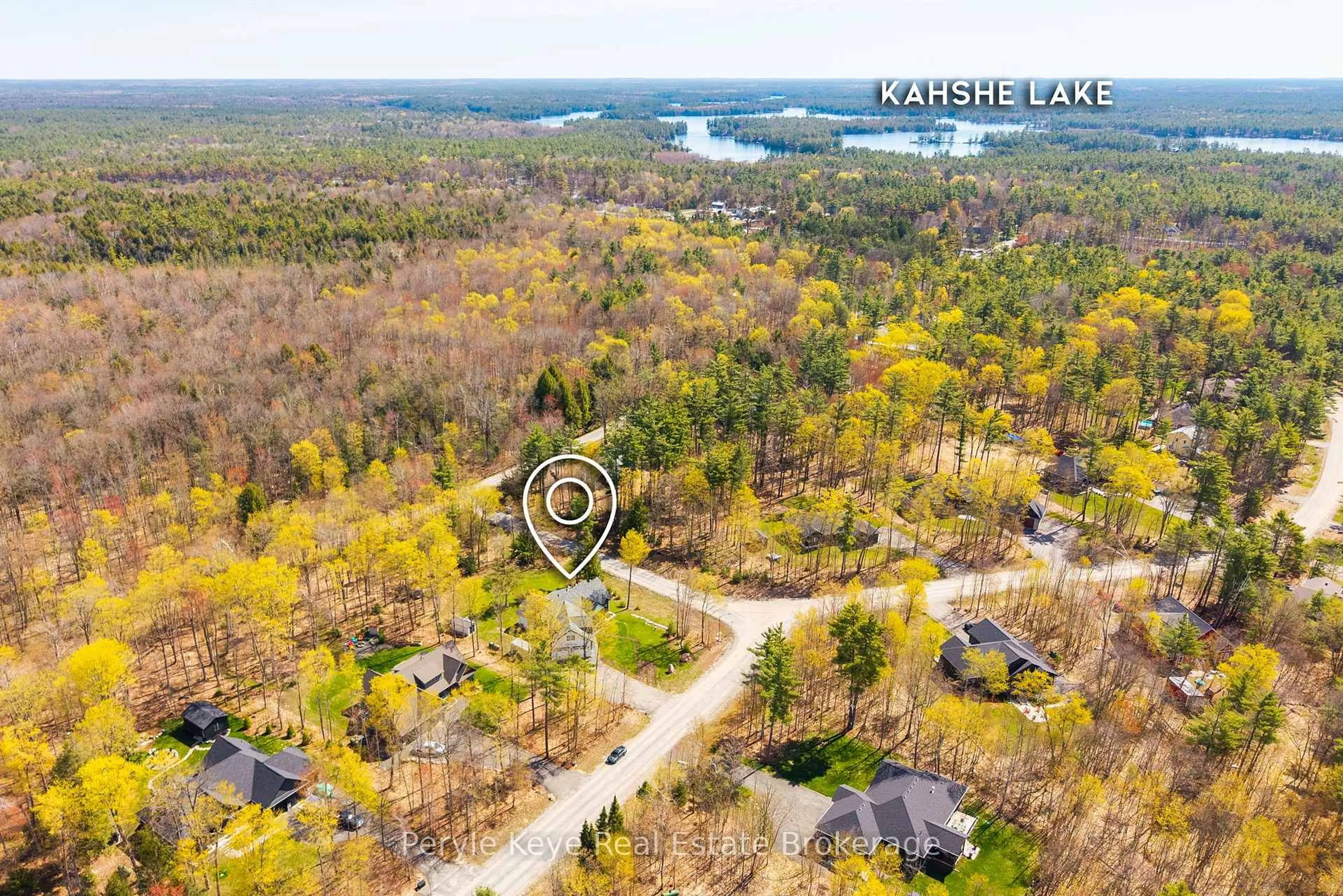 A pic from outside/outdoor area/front of a property/back of a property/a pic from drone, water/lake/river/ocean view for 1056 Xavier St, Gravenhurst Ontario P0E 1G0