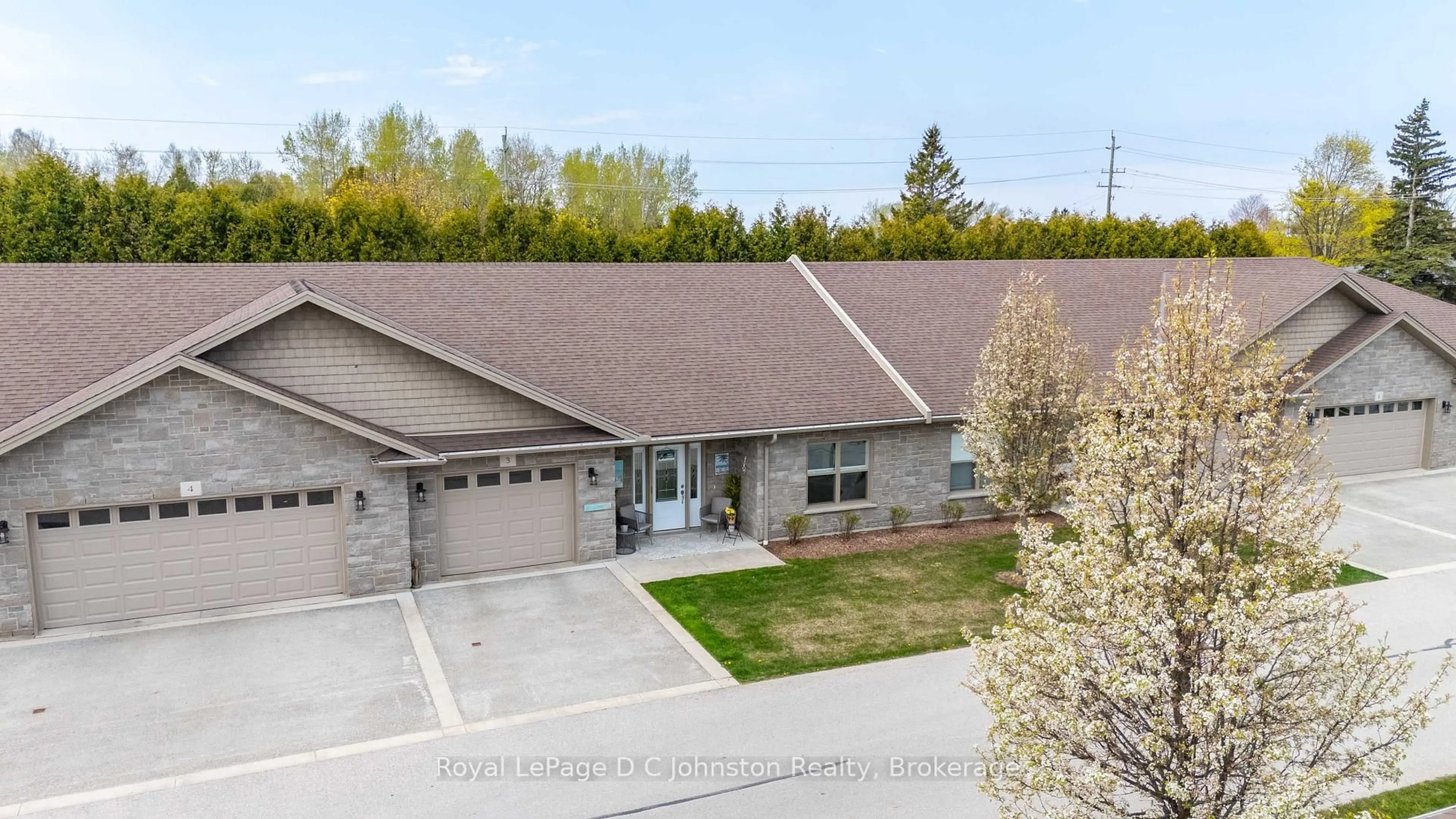 A pic from outside/outdoor area/front of a property/back of a property/a pic from drone, street for 246 Grey St #3, Saugeen Shores Ontario N0H 2L0