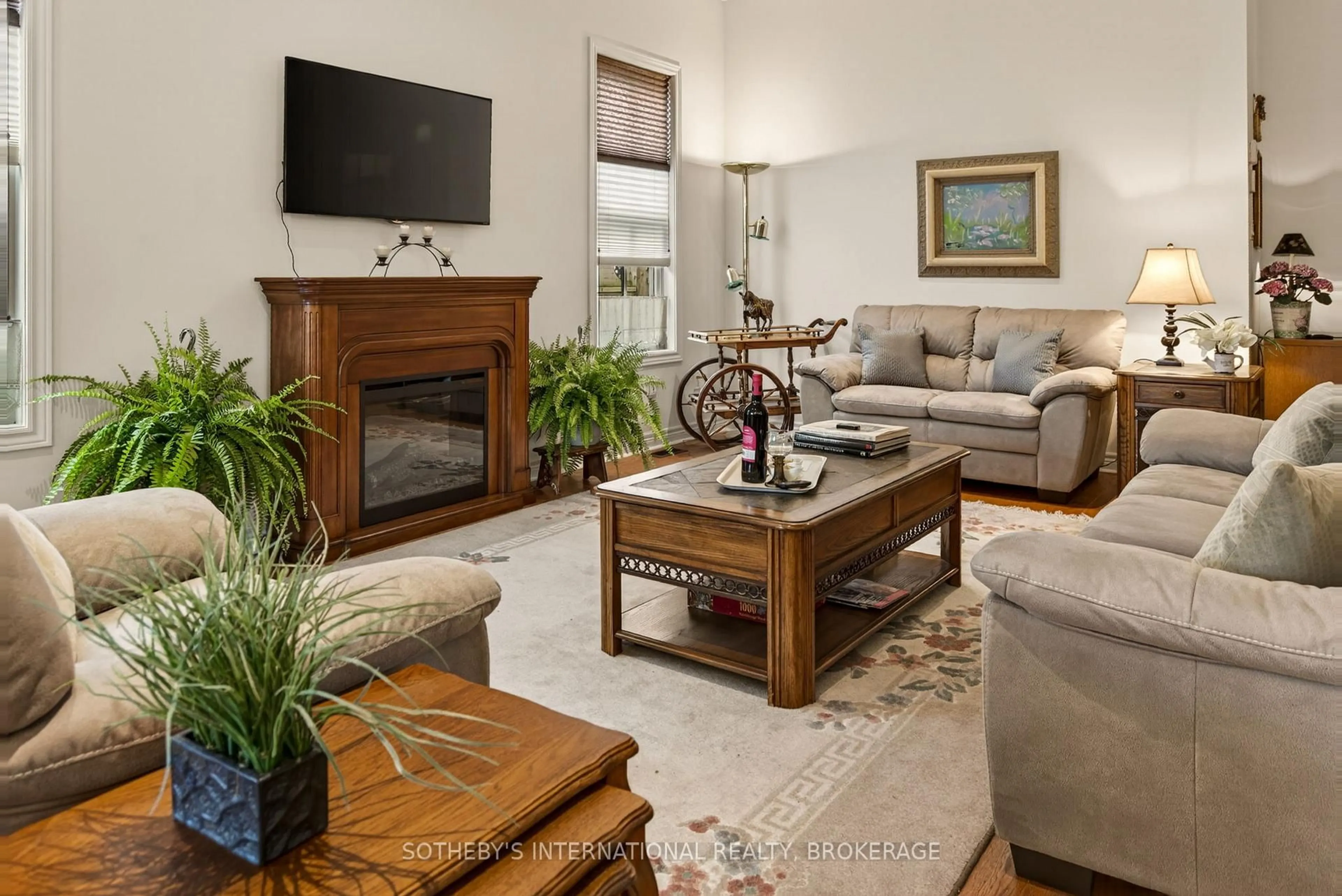 Living room with furniture, unknown for 51 Brock St, Niagara-on-the-Lake Ontario L0S 1J0