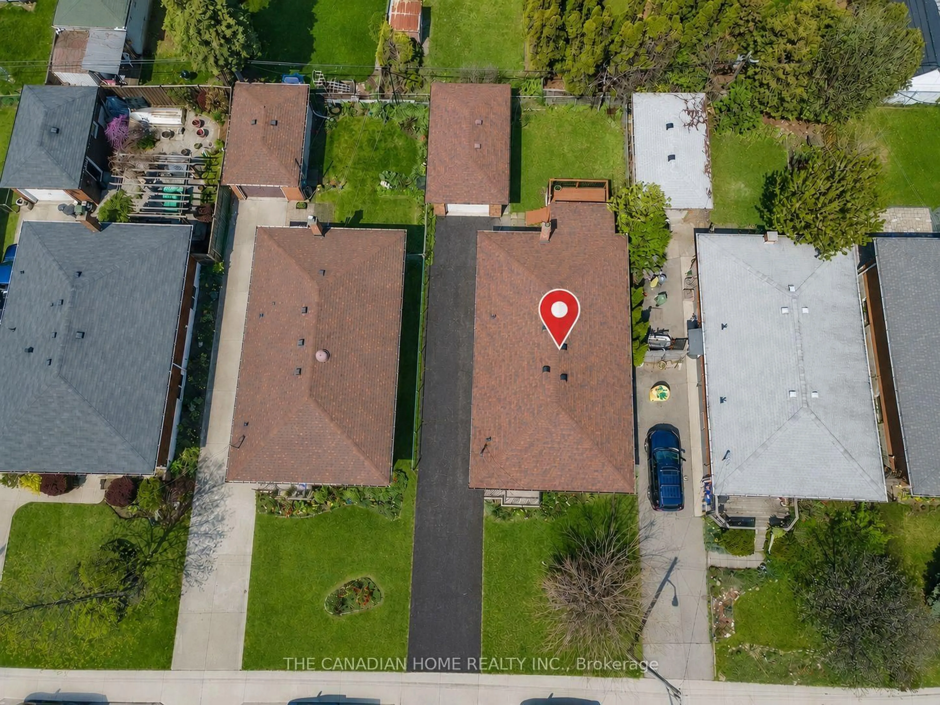 A pic from outside/outdoor area/front of a property/back of a property/a pic from drone, street for 196 TUXEDO AVE Ave, Hamilton Ontario L8K 2S4