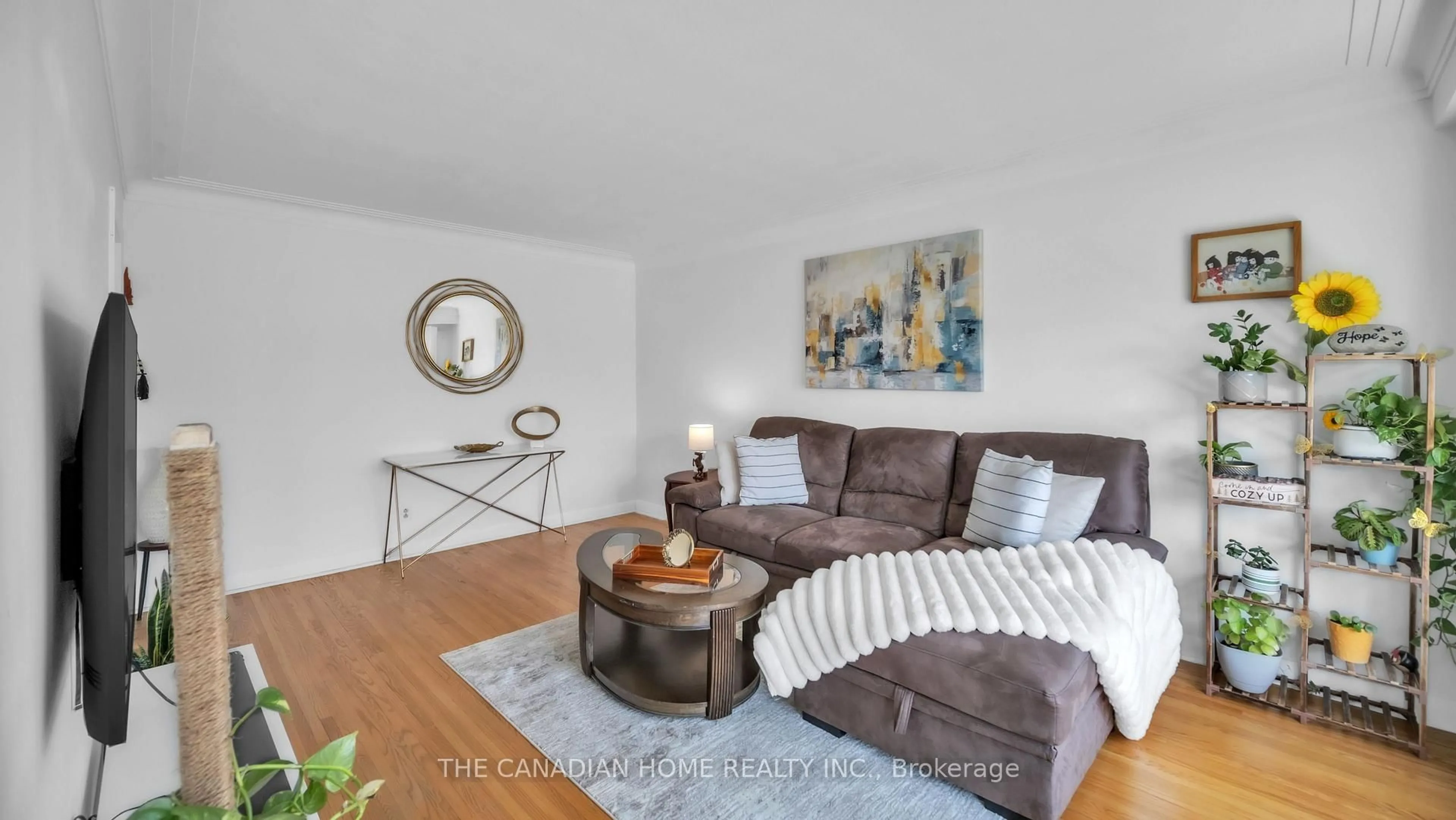 Living room with furniture, wood/laminate floor for 196 TUXEDO AVE Ave, Hamilton Ontario L8K 2S4