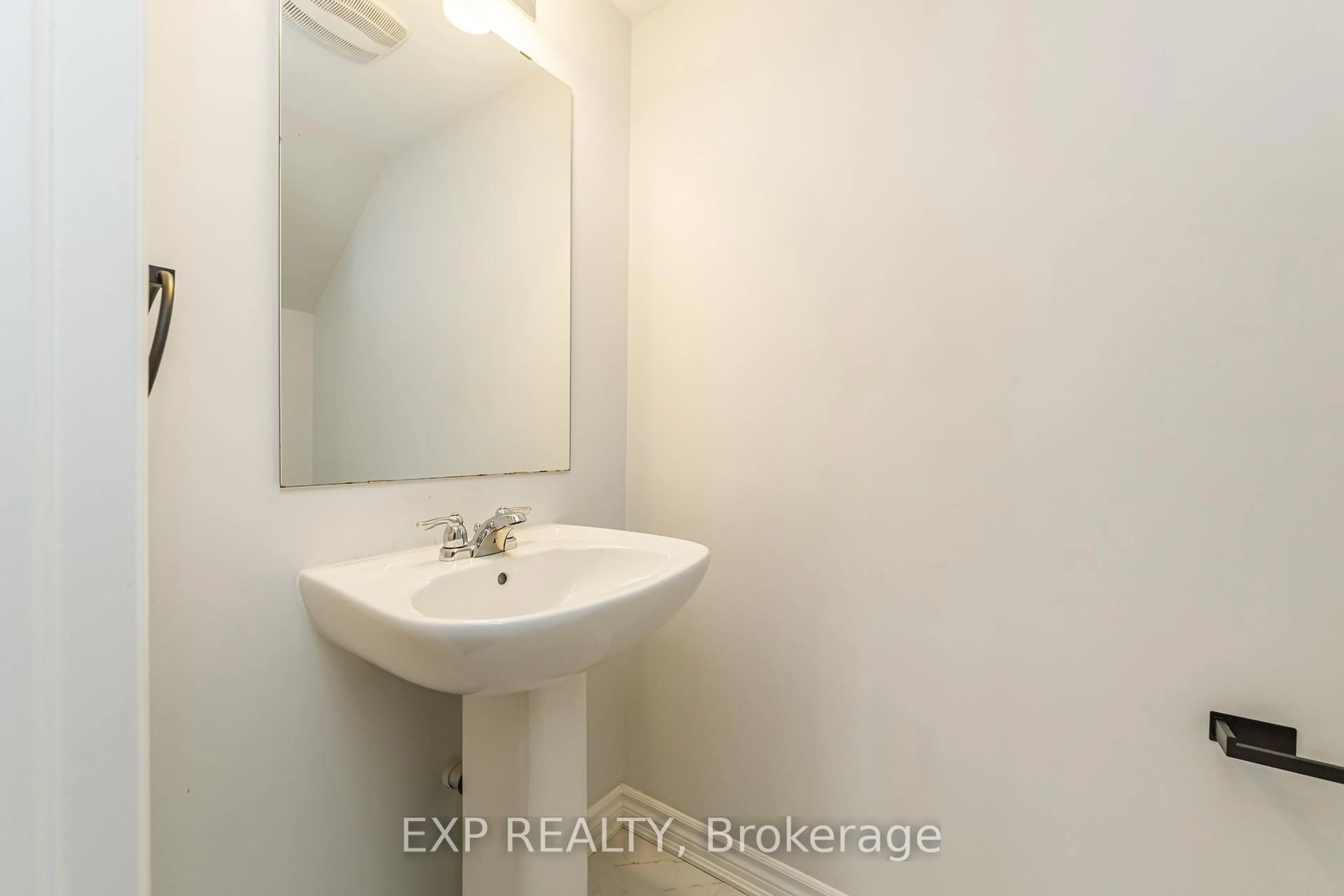 Standard bathroom, ceramic/tile floor for 852 Atlas Terr, Ottawa Ontario K2V 0S3