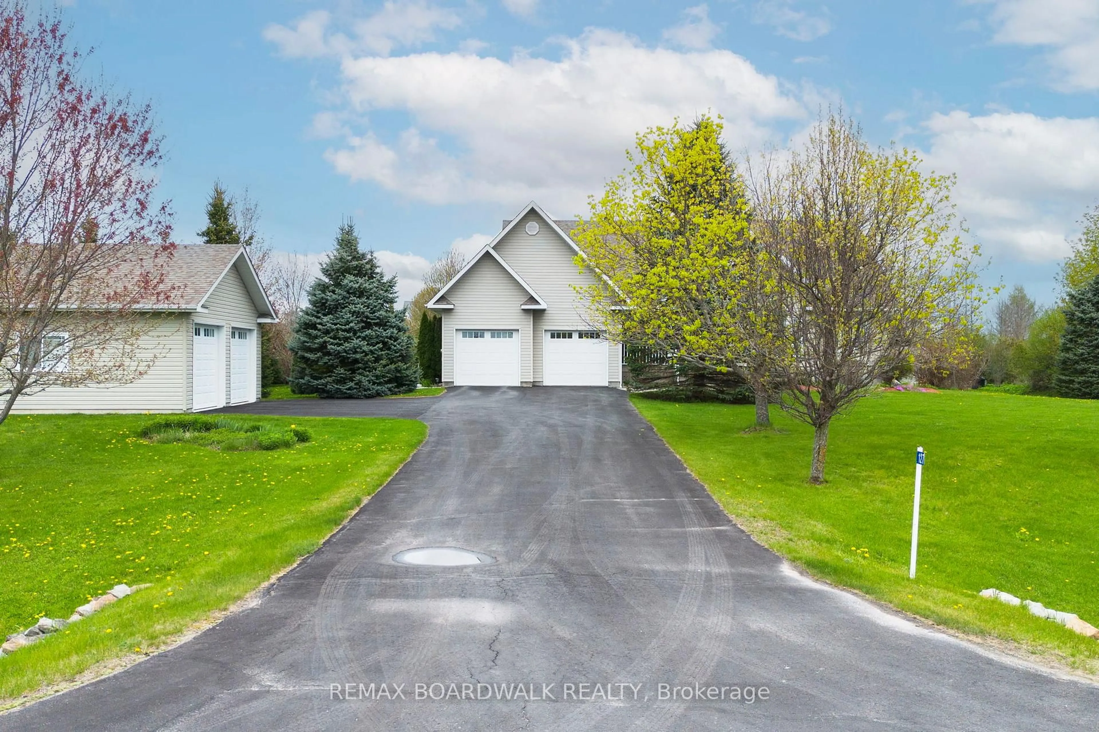 A pic from outside/outdoor area/front of a property/back of a property/a pic from drone, street for 127 Macpherson Way, Perth Ontario K7H 3C9
