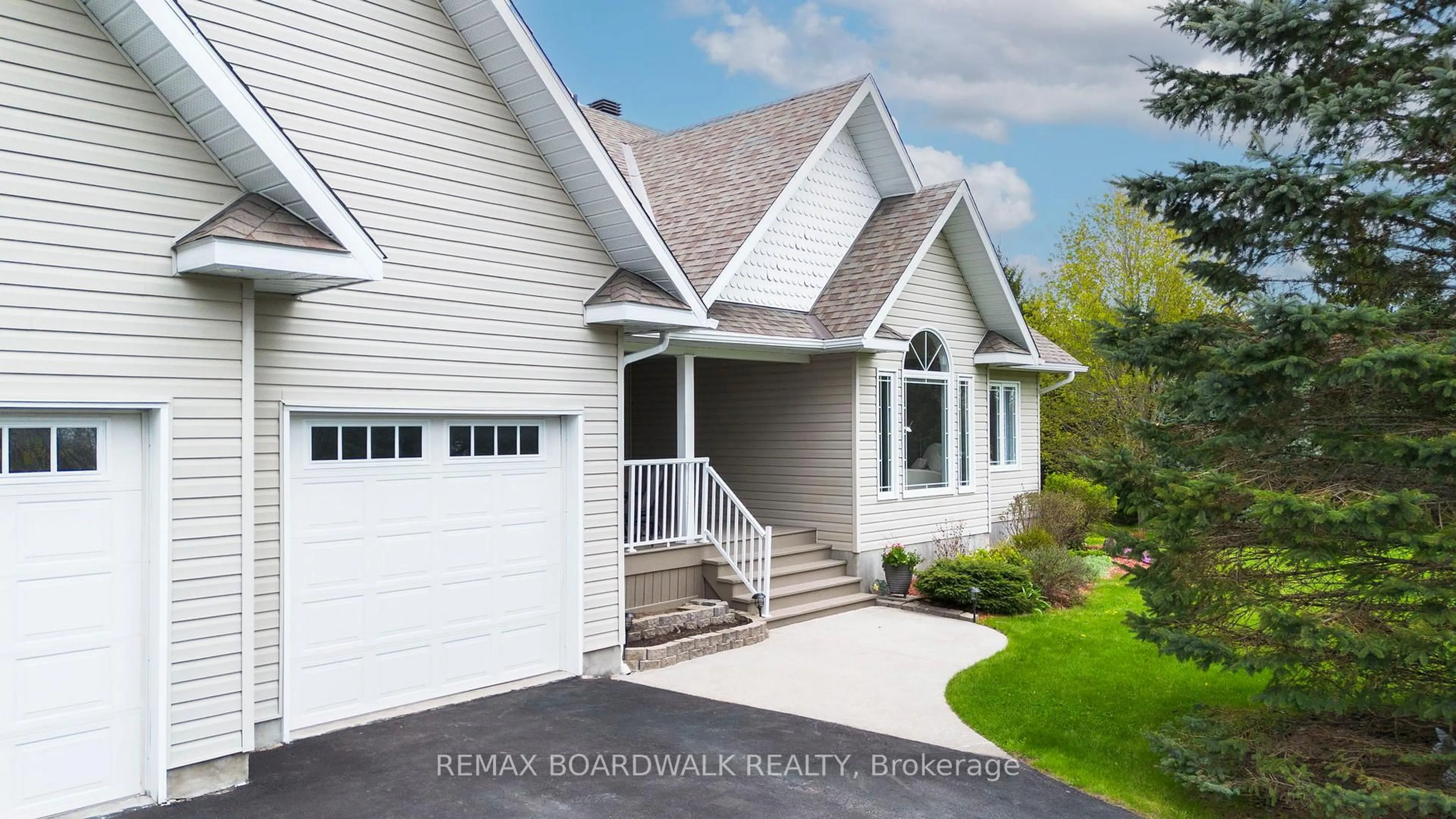 Home with vinyl exterior material, street for 127 Macpherson Way, Perth Ontario K7H 3C9