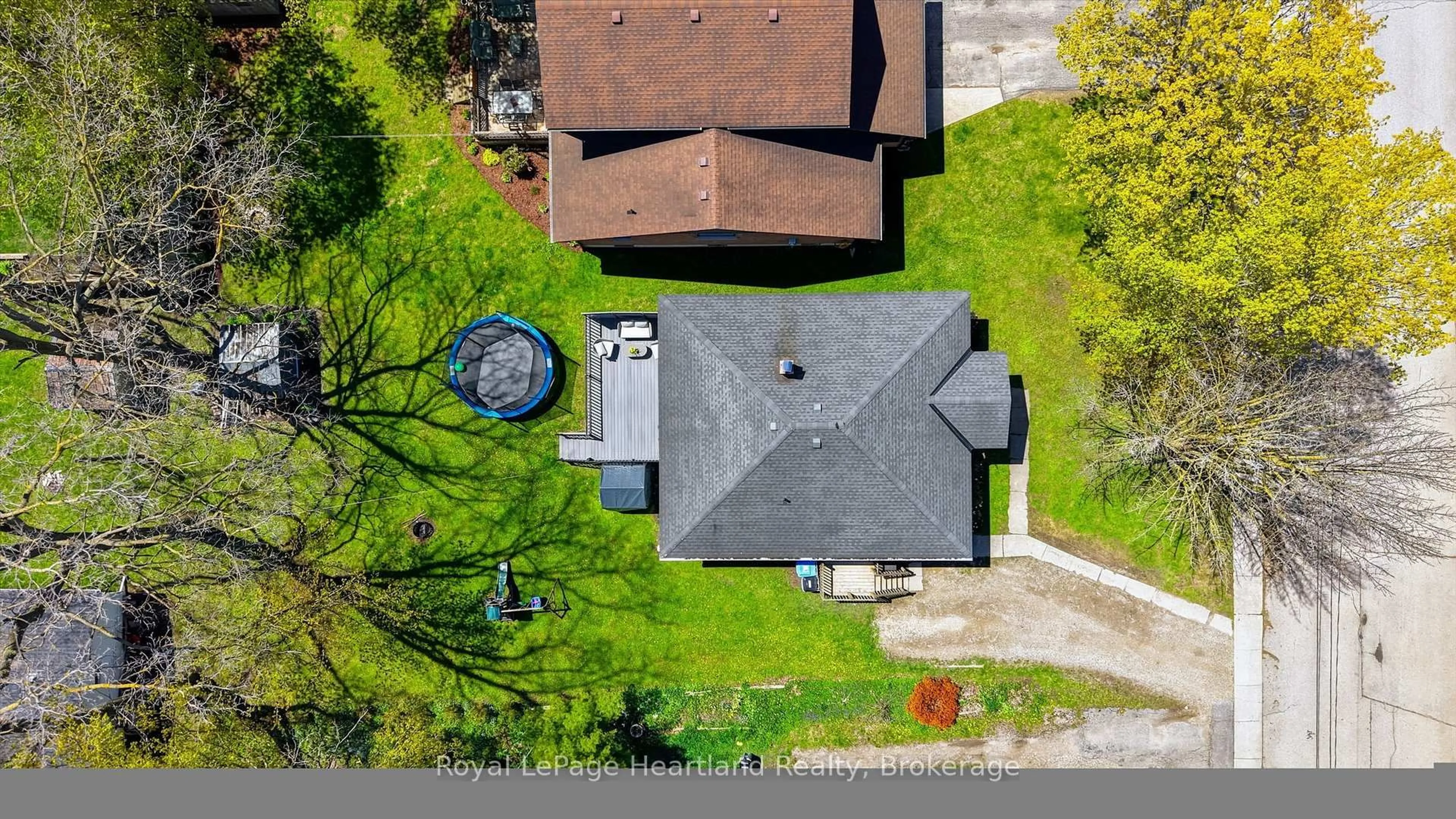 A pic from outside/outdoor area/front of a property/back of a property/a pic from drone, street for 533 Ainley St, Huron East Ontario N0G 1H0