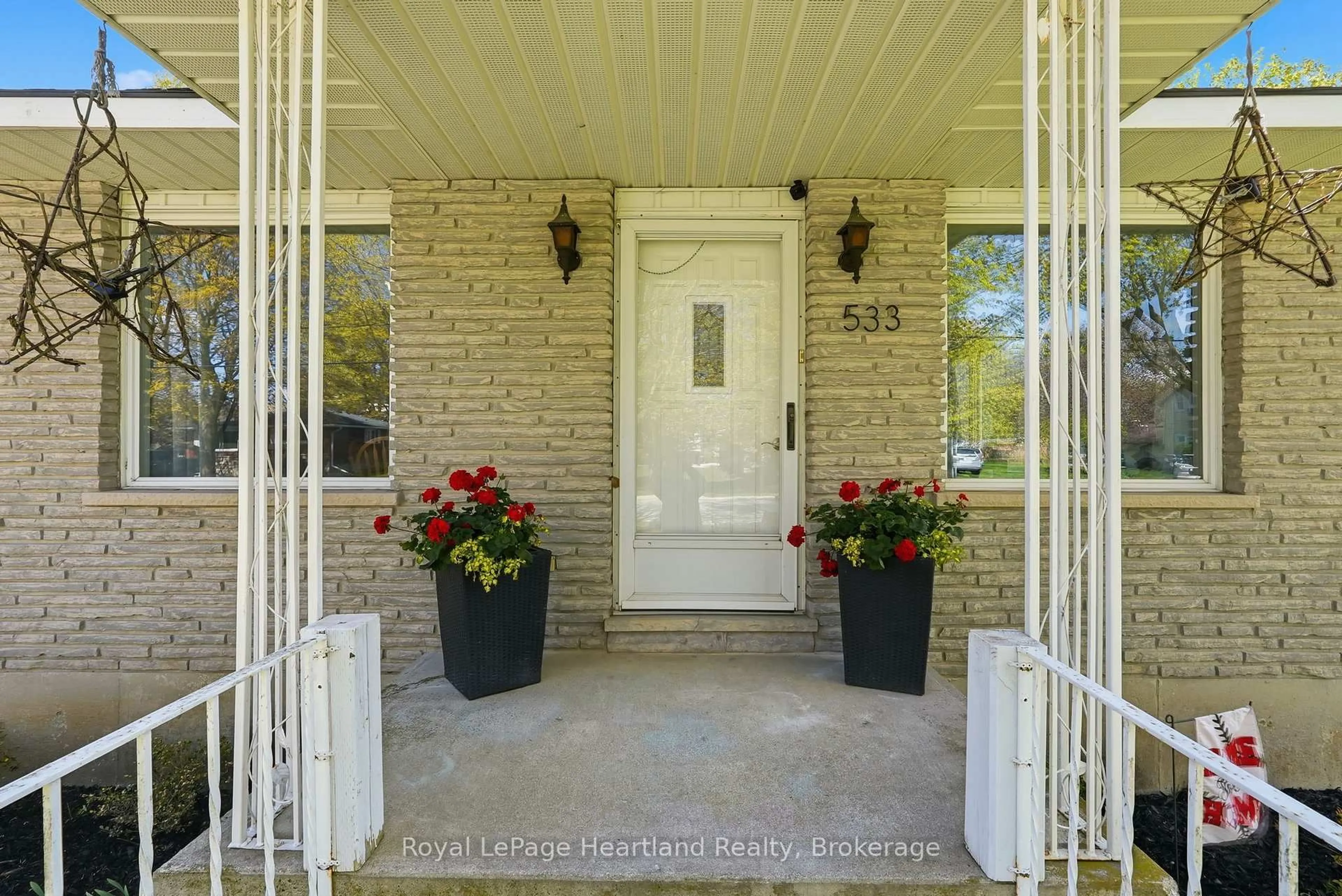 Indoor entryway for 533 Ainley St, Huron East Ontario N0G 1H0