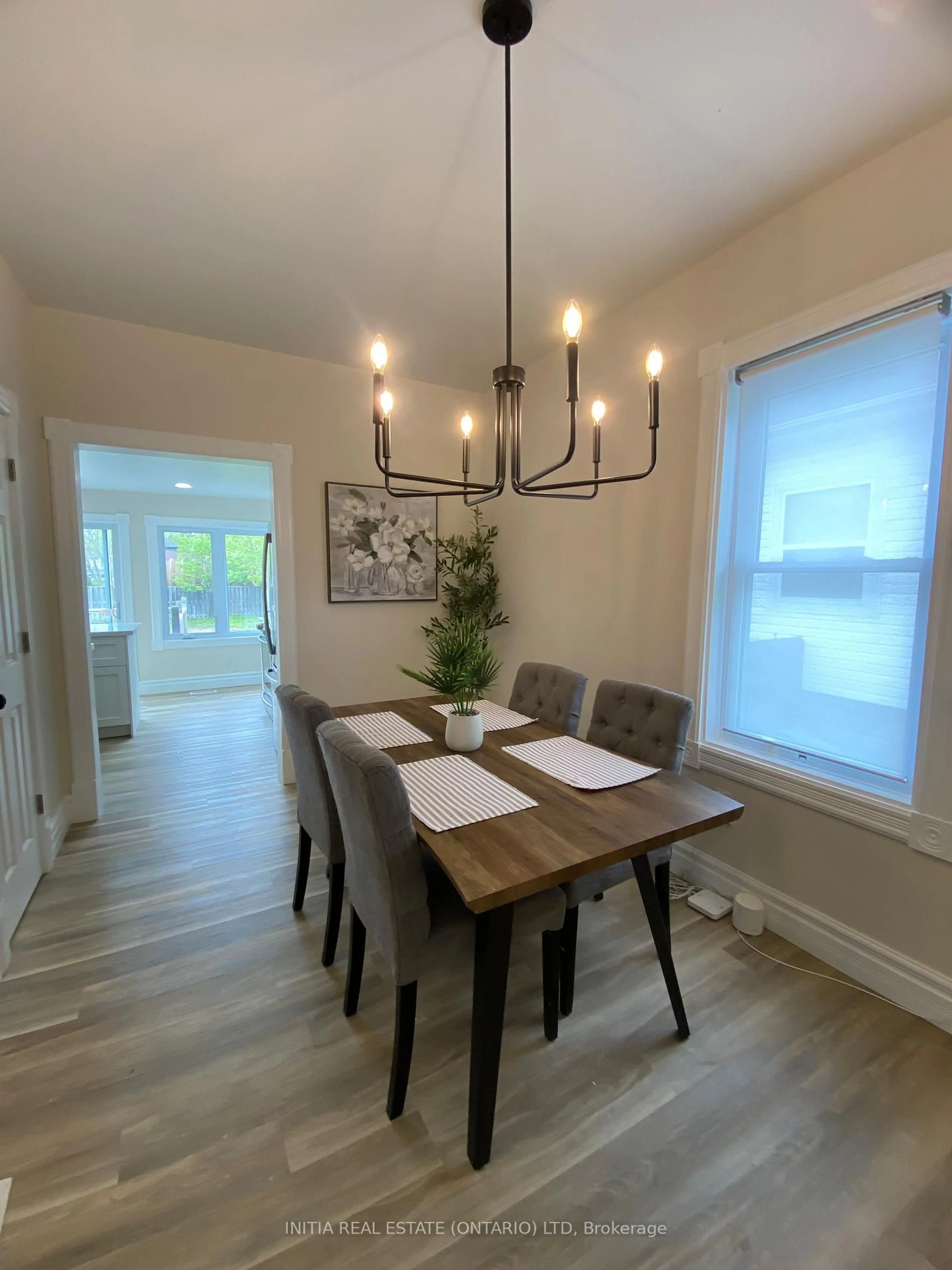 Dining room, wood/laminate floor for 114 Ann St, Sarnia Ontario N7T 2E7