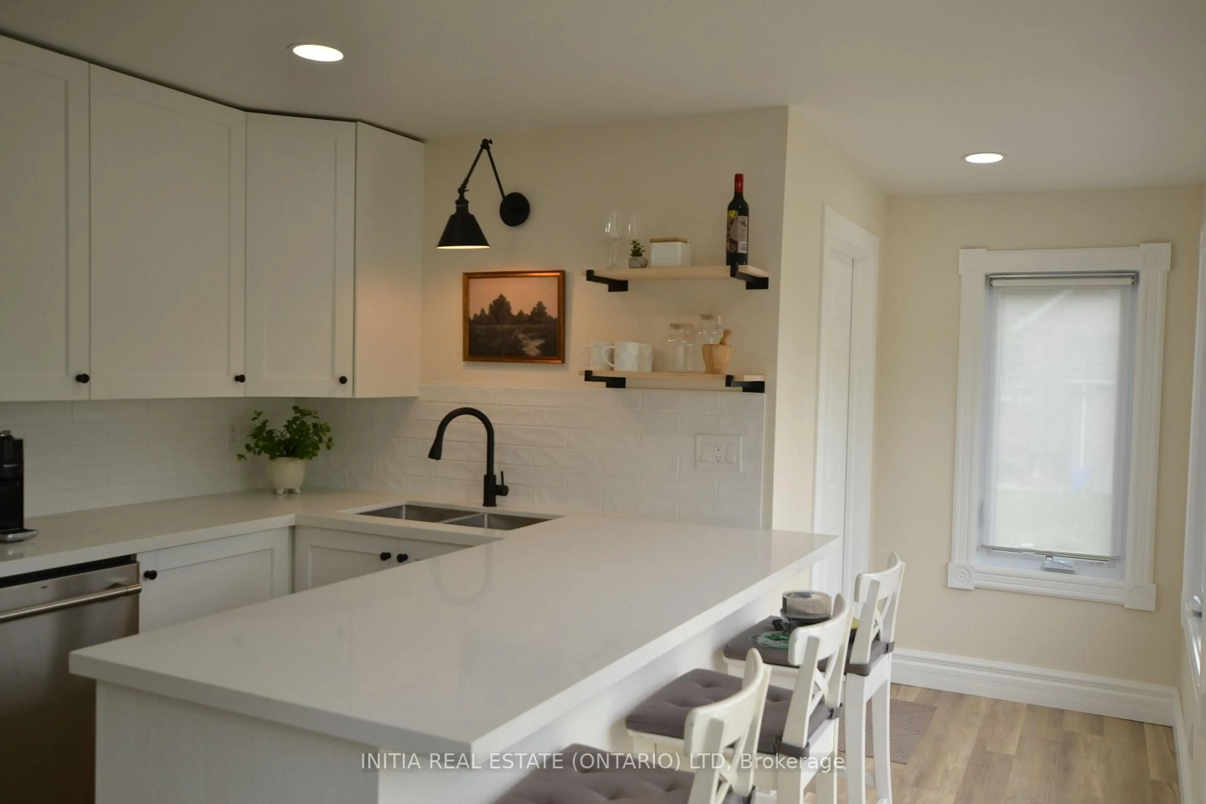 Open concept kitchen, ceramic/tile floor for 114 Ann St, Sarnia Ontario N7T 2E7