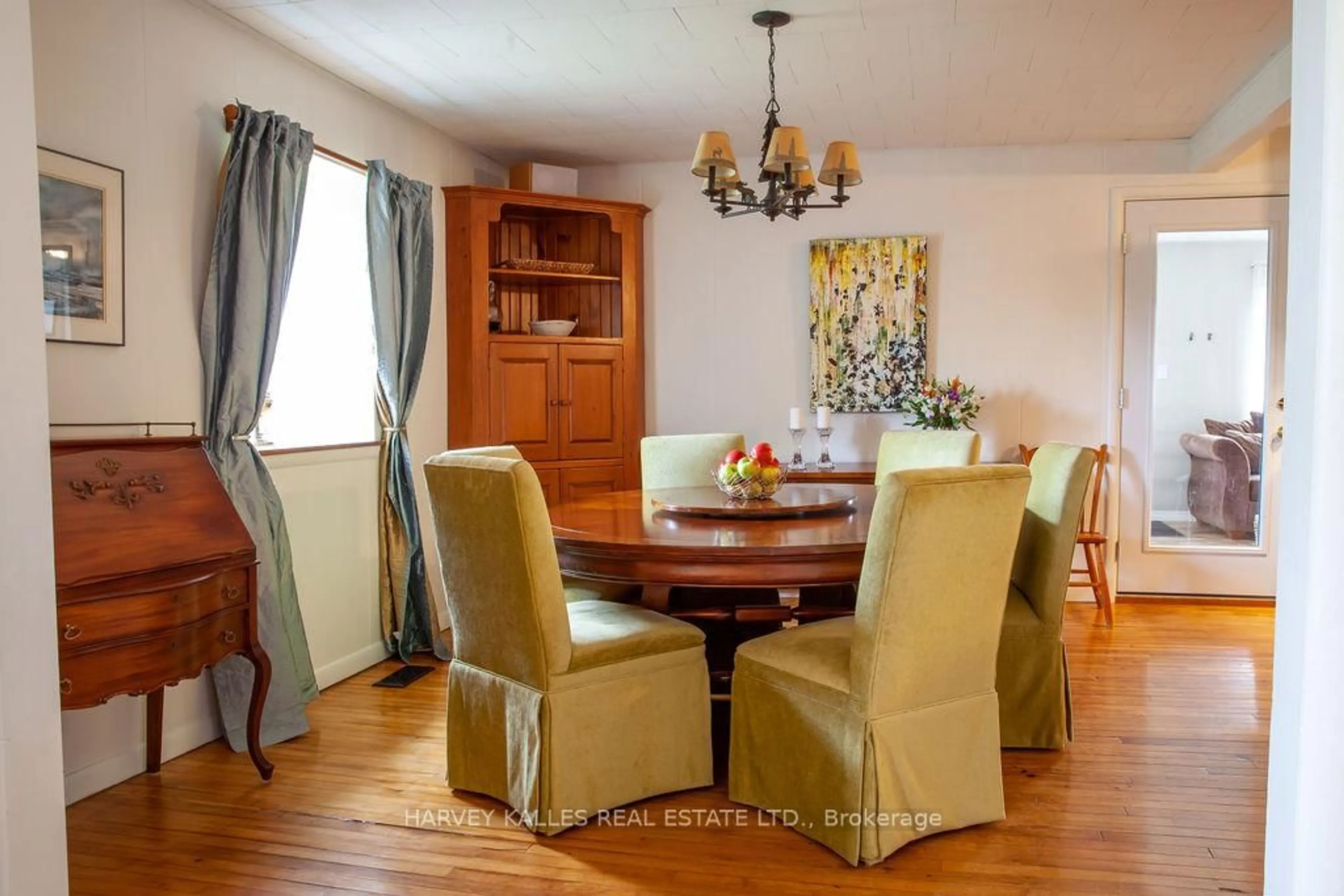 Dining room, wood/laminate floor for 8 School House Rd, Prince Edward County Ontario K0K 2P0