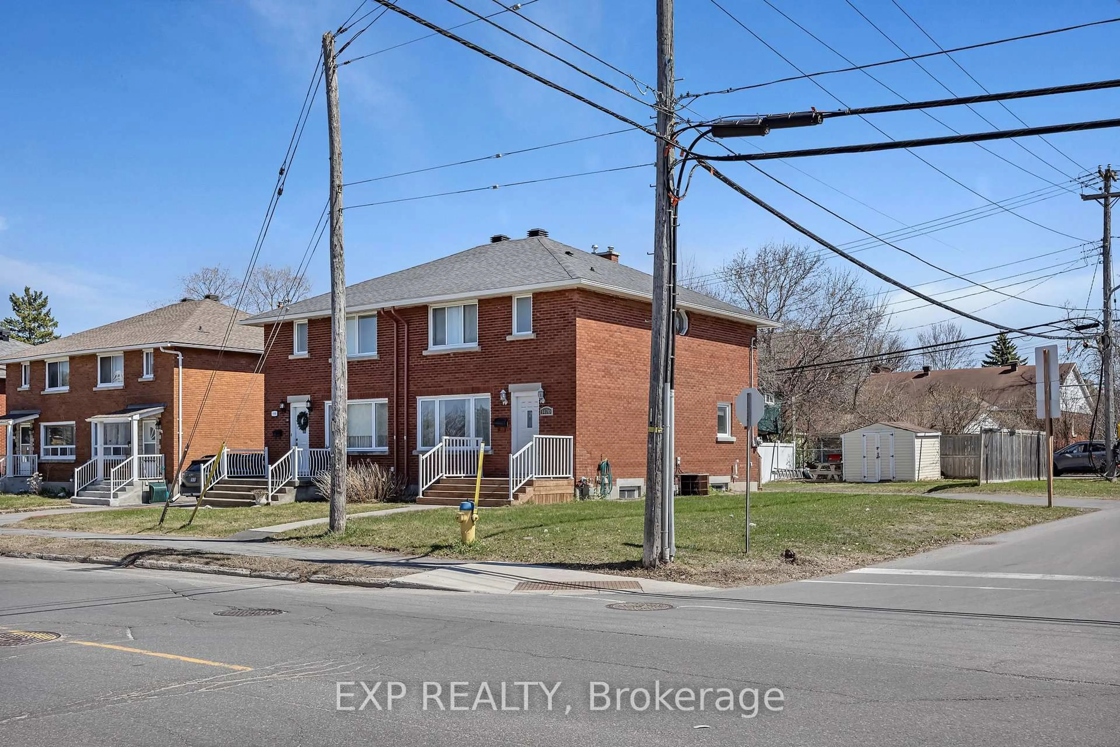 A pic from outside/outdoor area/front of a property/back of a property/a pic from drone, building for 1470 Laperriere Ave, Ottawa Ontario K1Z 7S6