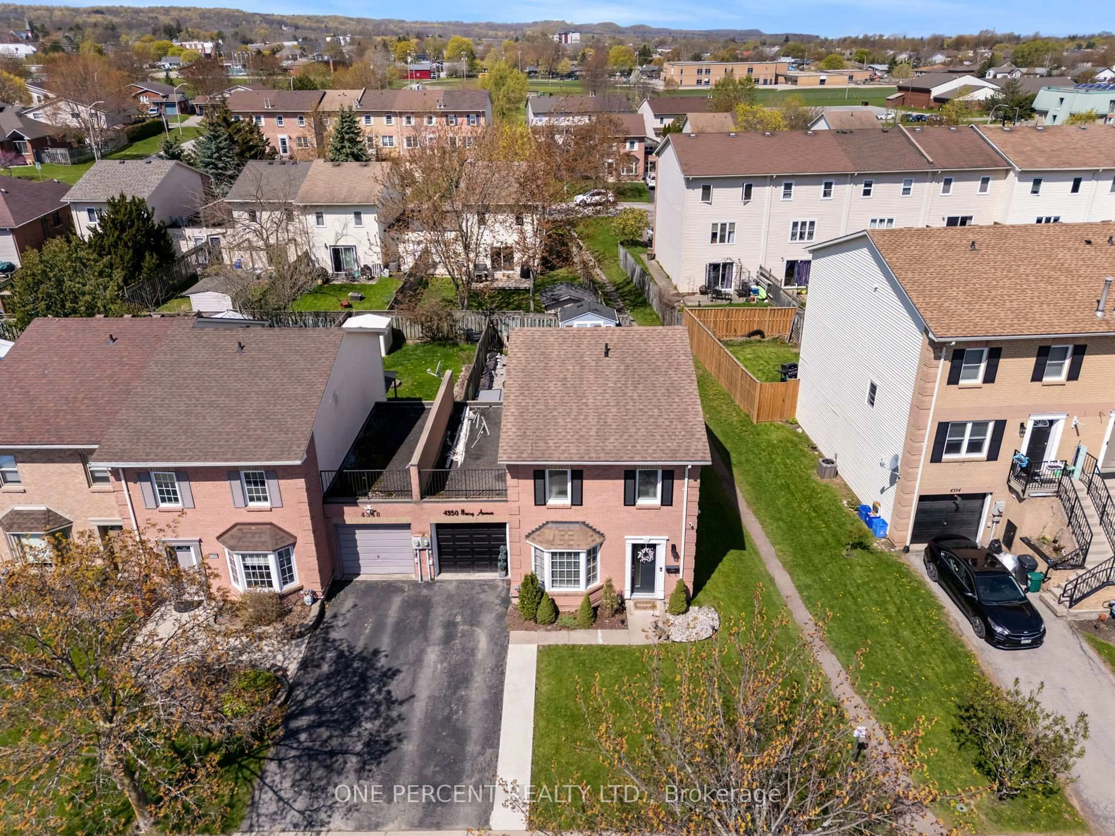 A pic from outside/outdoor area/front of a property/back of a property/a pic from drone, street for 4350 Henry Ave, Lincoln Ontario L0R 1B6