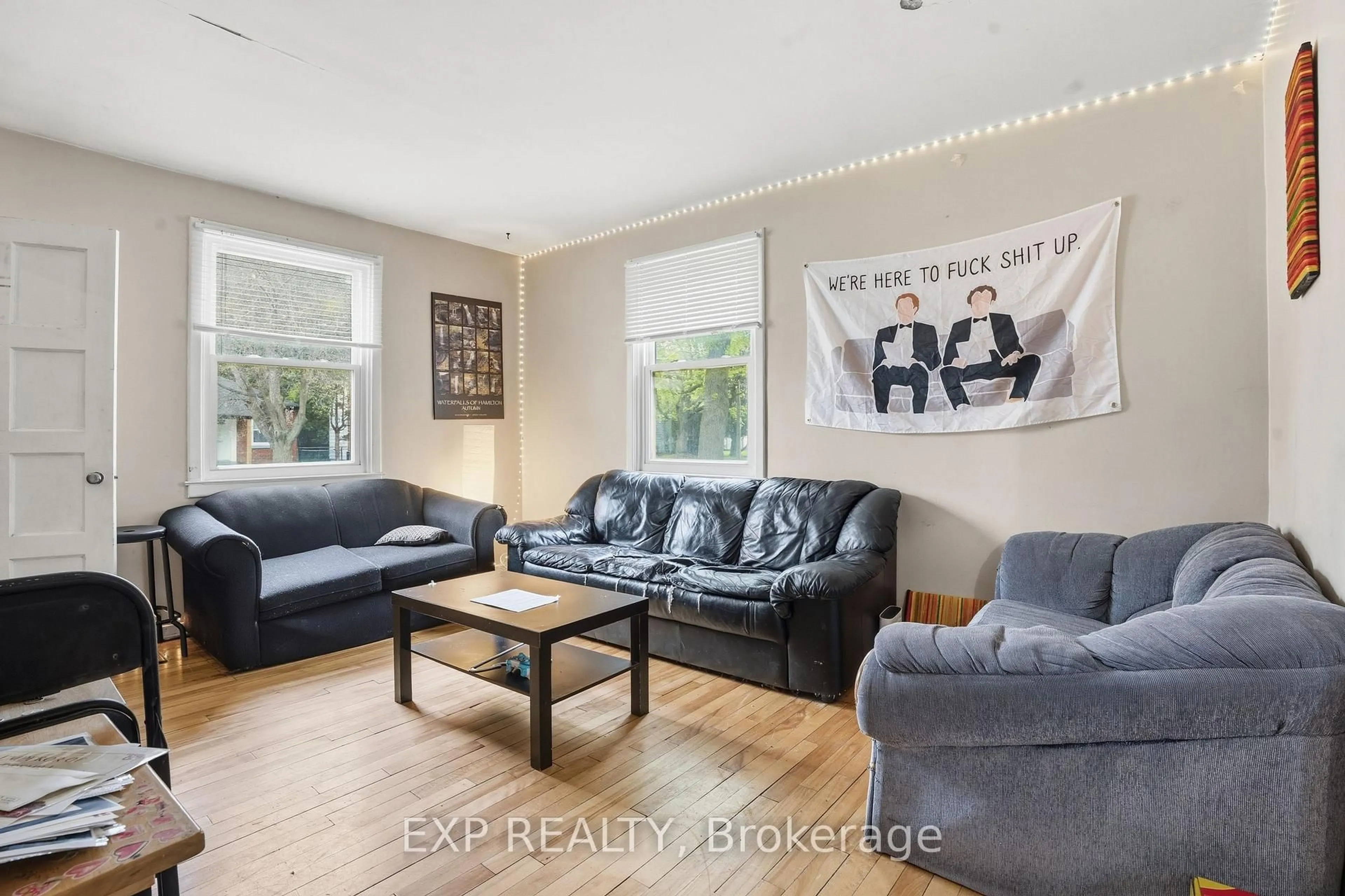 Living room with furniture, unknown for 139 Dalewood Ave, Hamilton Ontario L8S 1Z3
